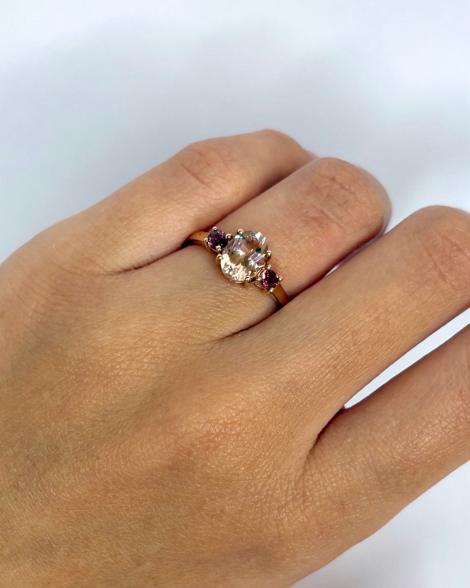 Bague Trilogie Morganite 1.45 ct & 2 Tourmalines Roses "Maïa" - Elliade Paris