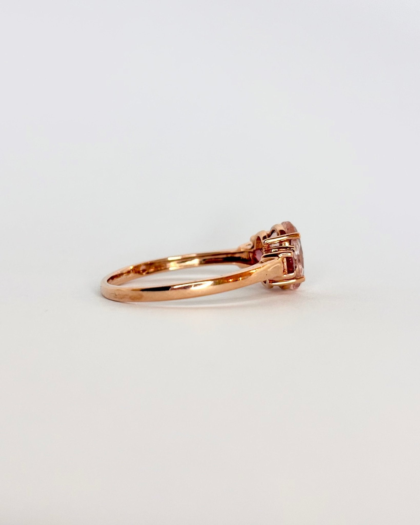 Bague Trilogie Morganite 1.45 ct & 2 Tourmalines Roses "Maïa" - Elliade Paris