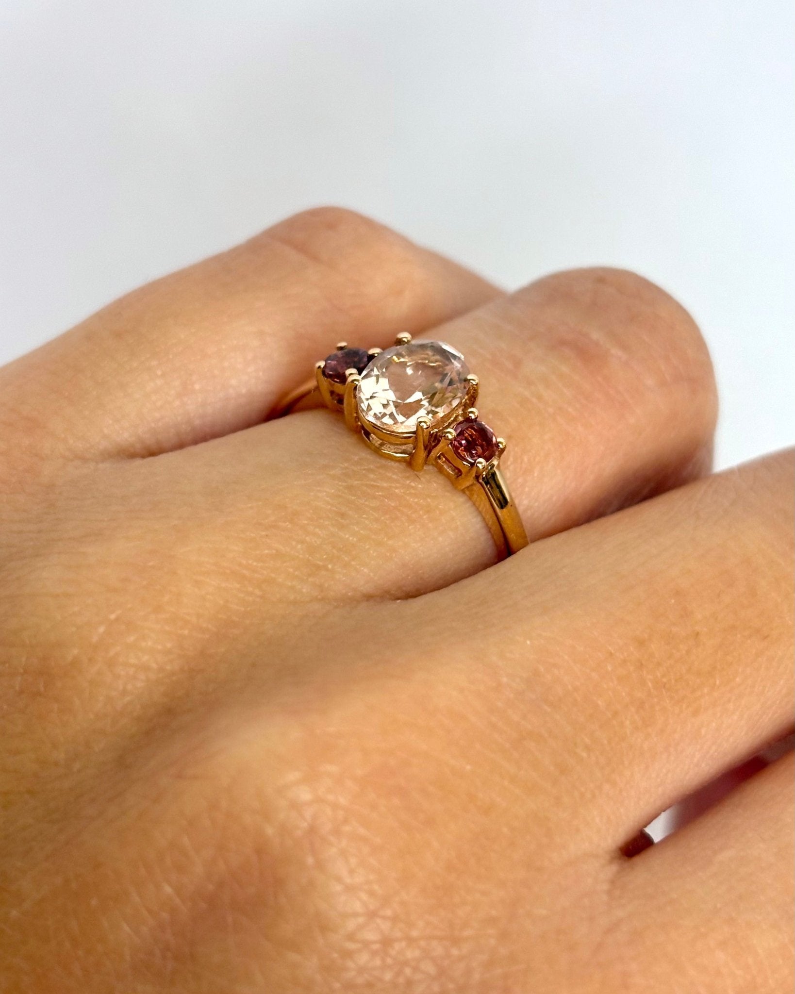 Bague Trilogie Morganite 1.45 ct & 2 Tourmalines Roses "Maïa" - Elliade Paris