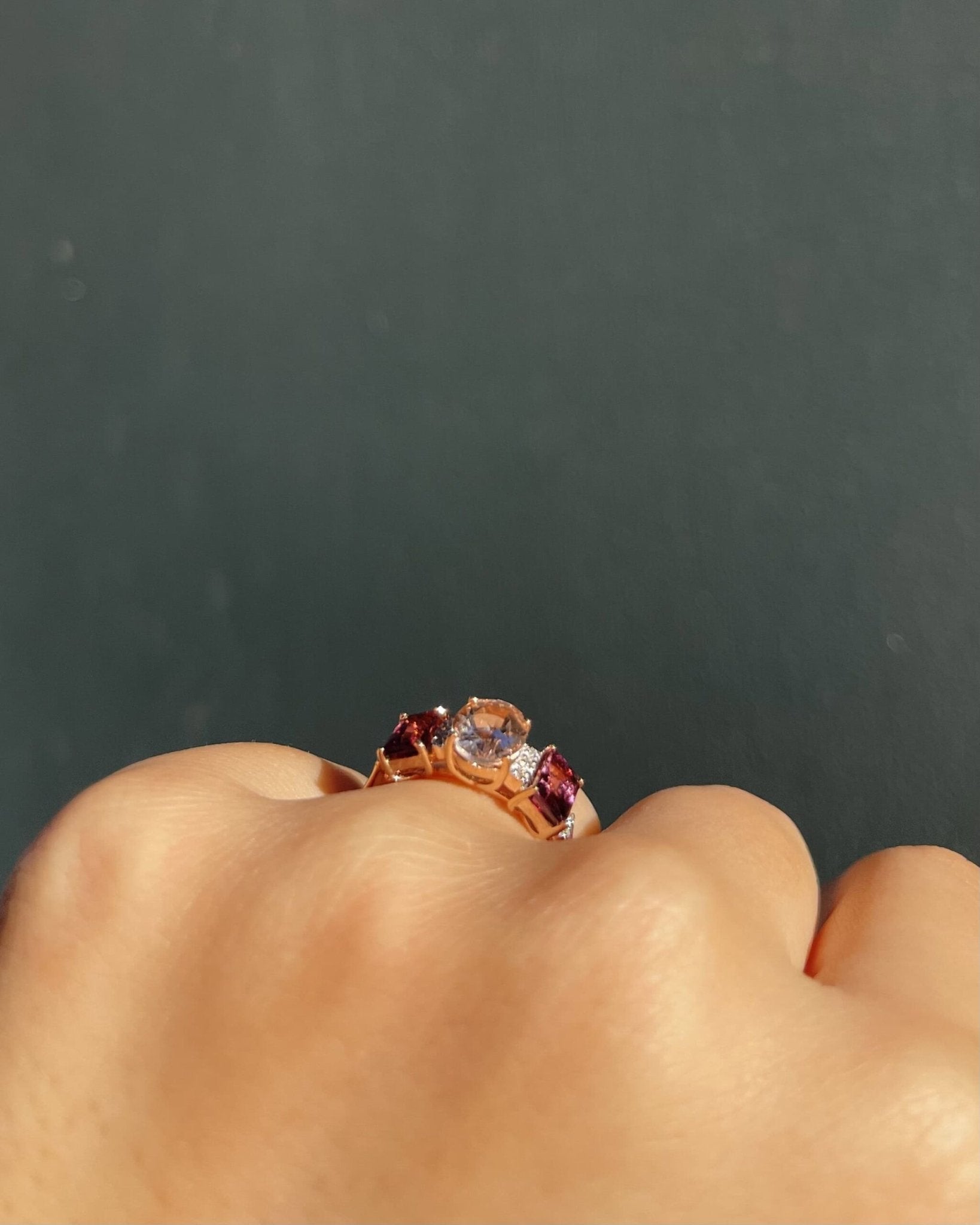 Bague Trilogie Morganite & Grenats & Diamants "Maya" - Elliade Paris