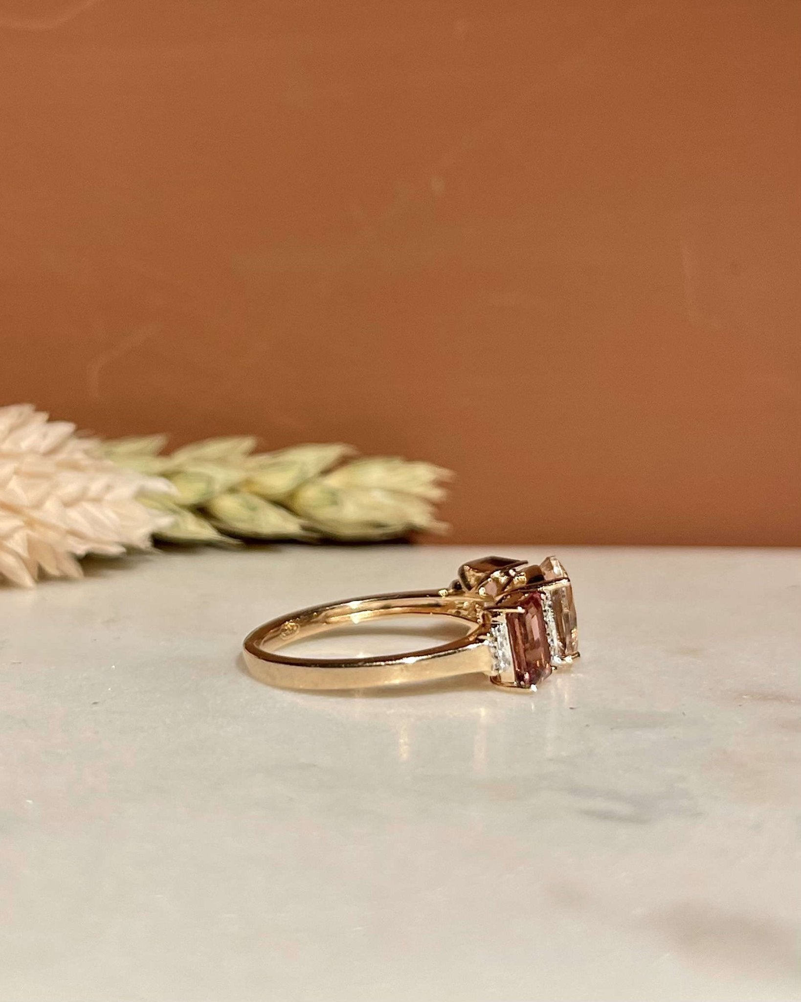 Bague Trilogie Morganite & Grenats & Diamants "Maya" - Elliade Paris