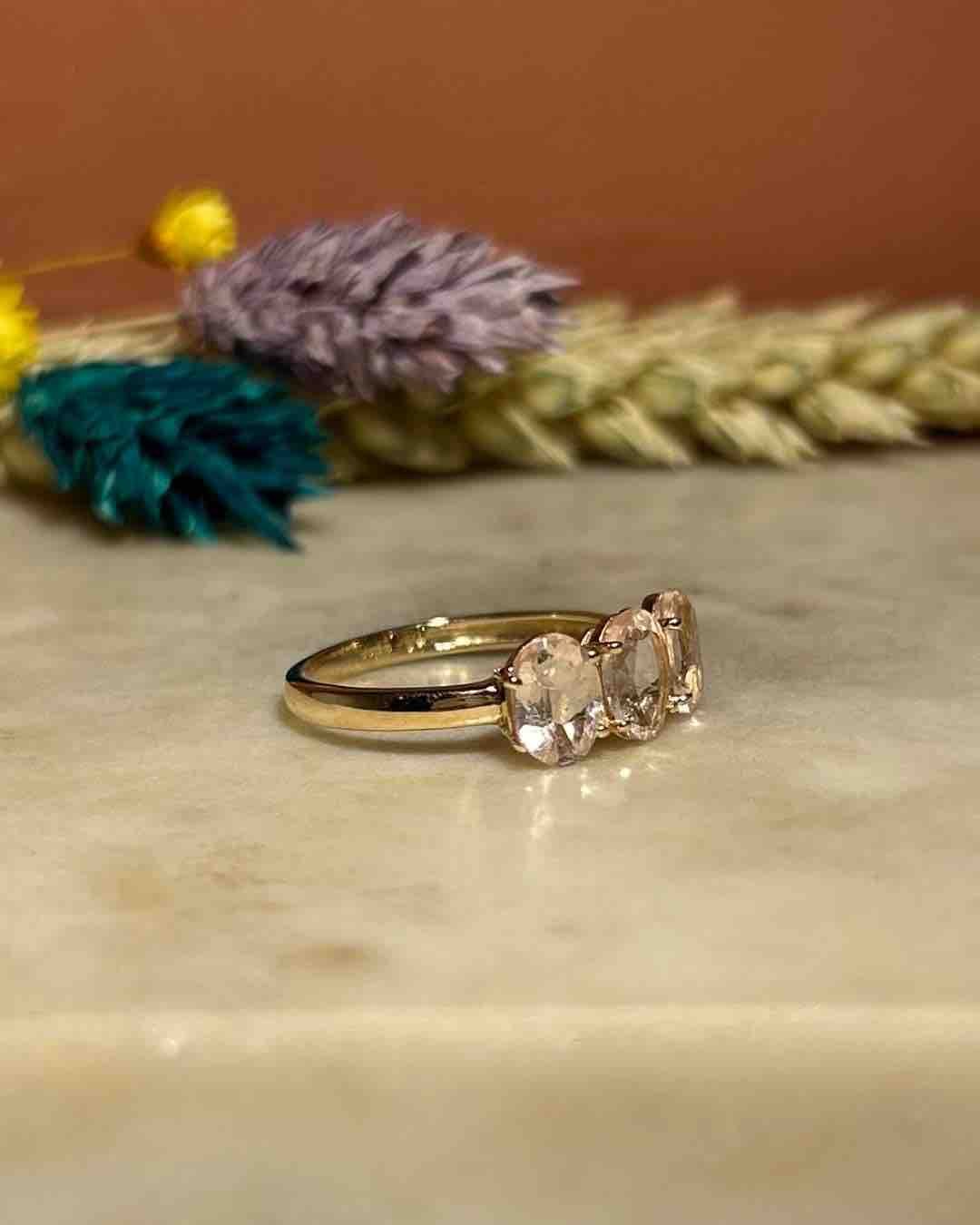 Bague Trilogie Morganites 1.80 carat "Faye" - Elliade Paris
