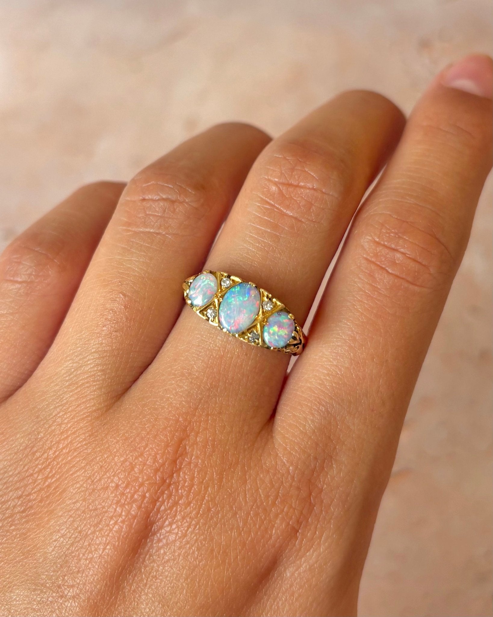 Bague Trilogie Opales 0.52 carat & Diamants "Flamine" - Elliade Paris