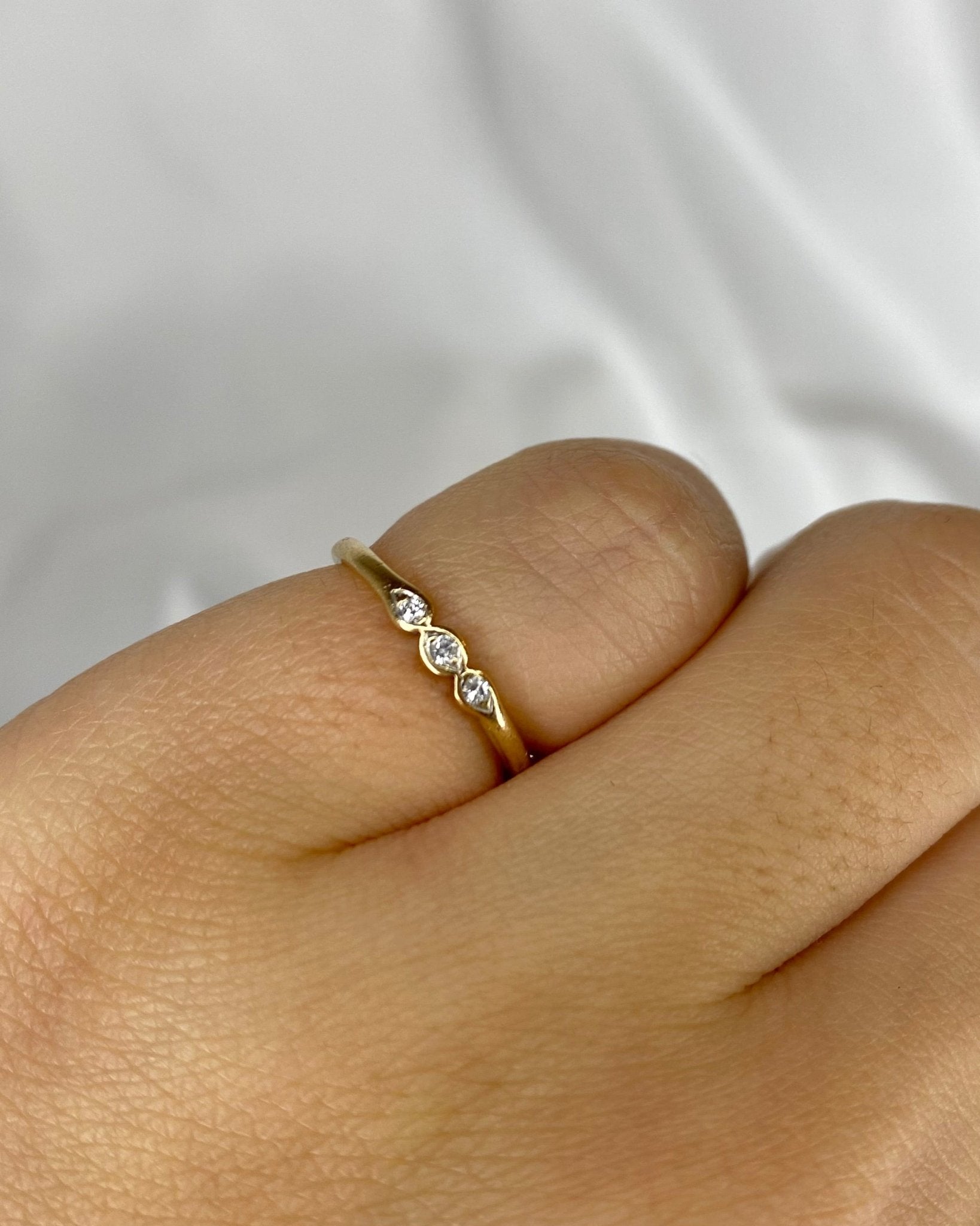 Bague Trilogie Or Jaune & 3 Diamants "Rina" - Elliade Paris