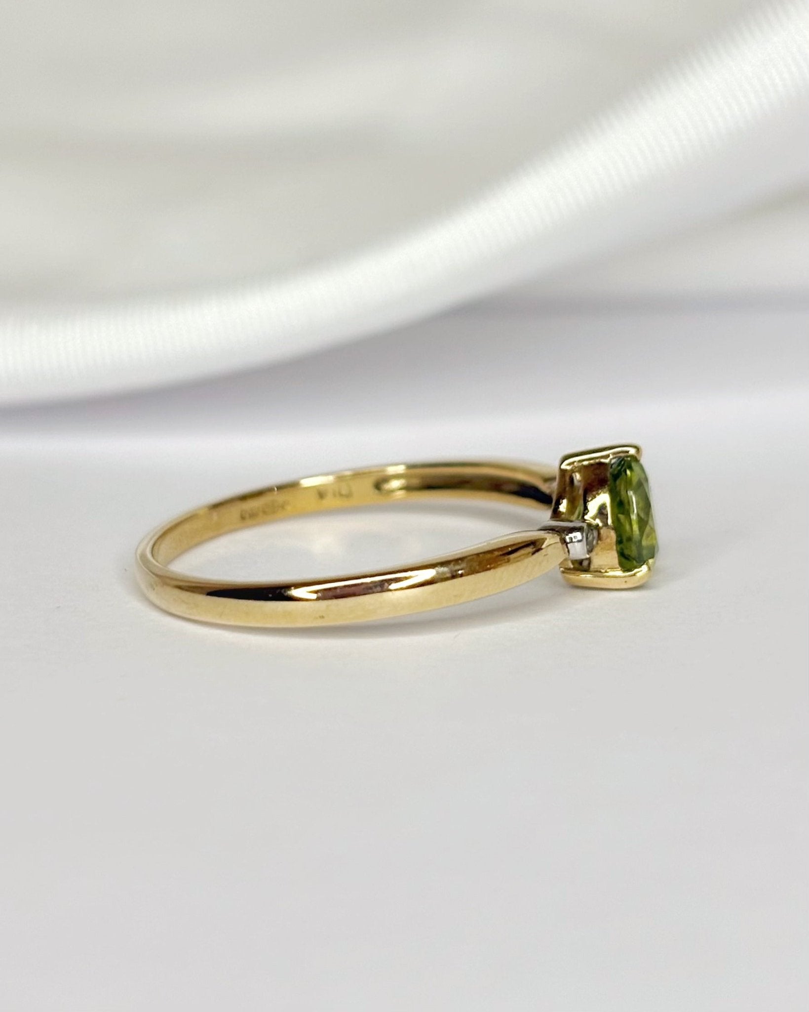 Bague Trilogie Péridot 0.80 carat & Diamants "Romane" - Elliade Paris