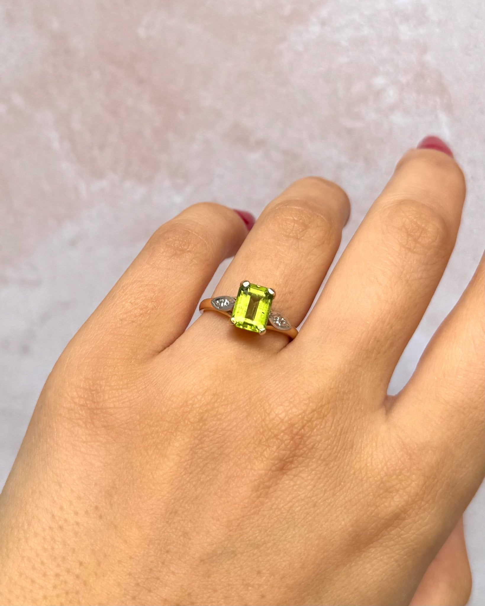 Bague Trilogie Péridot 1.80 carat & Diamants 3.53g "Anissa" - Elliade Paris
