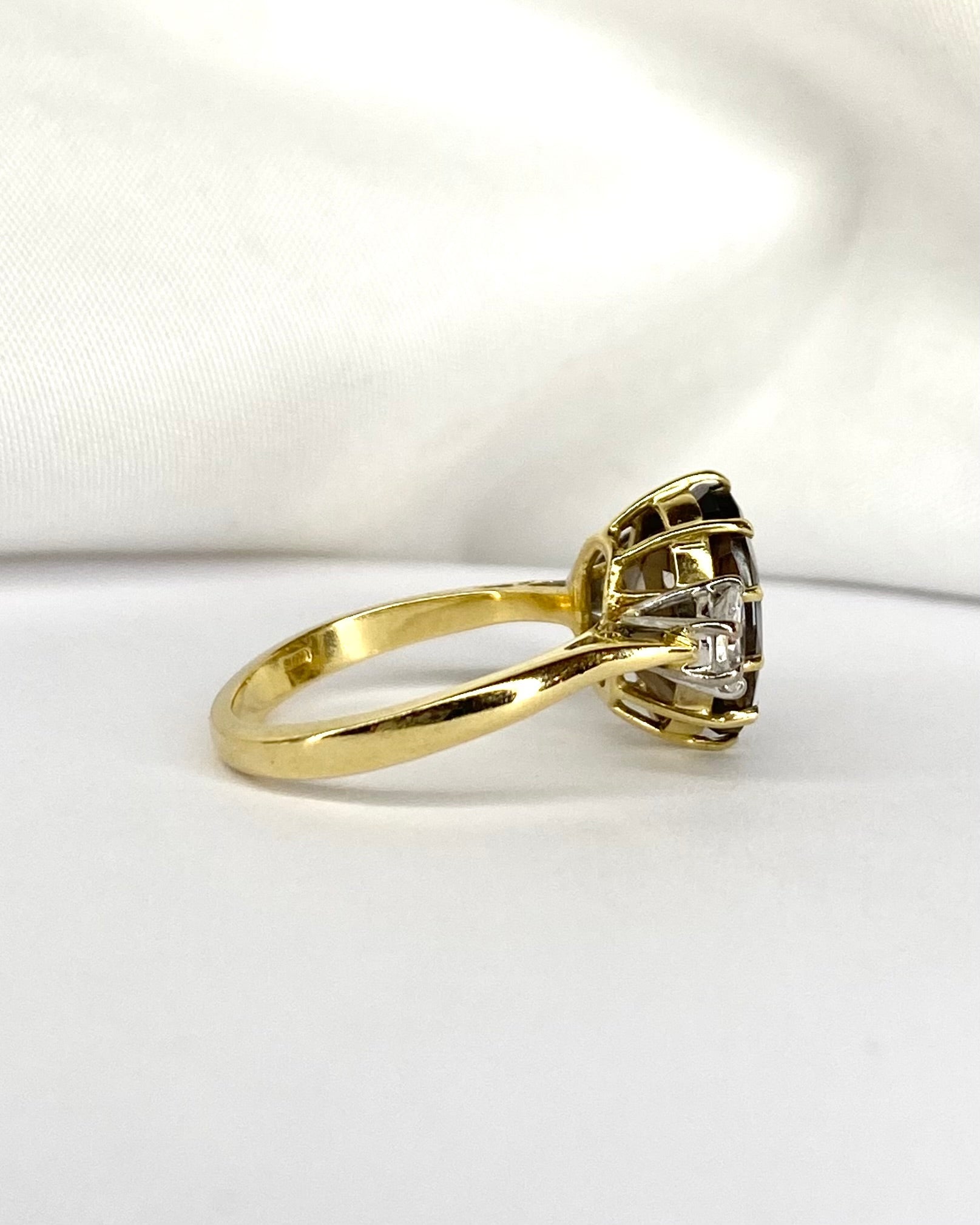 Bague Trilogie Quartz 4 carats & Diamants 0.66 carat "Lilia" - Elliade Paris