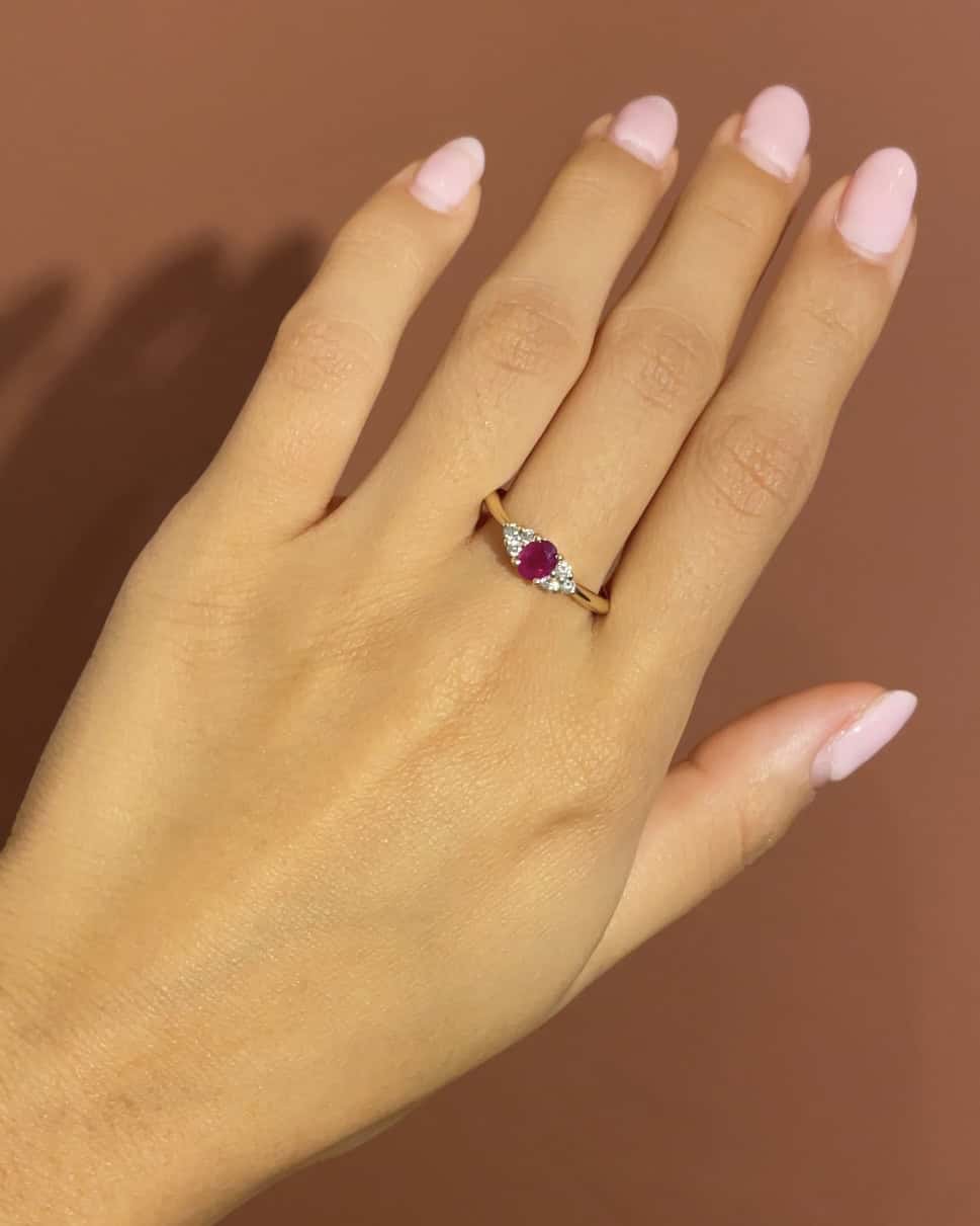 Bague Trilogie Rubis 0.35 Carat & Diamants "Inessa" - Elliade Paris
