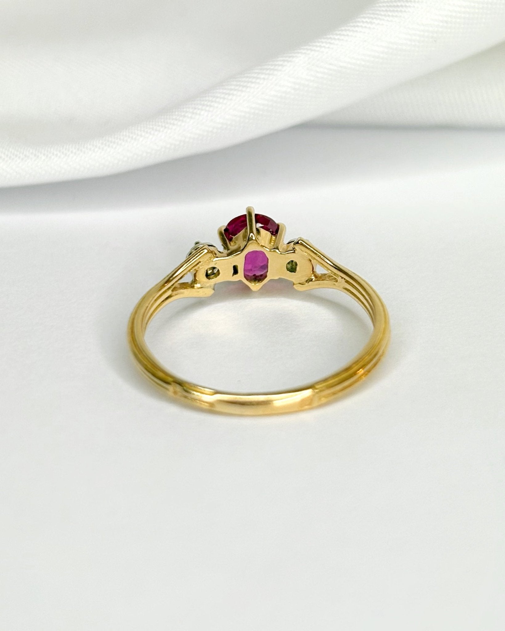Bague Trilogie Rubis 0.38 carat & Diamants "Alia" - Elliade Paris