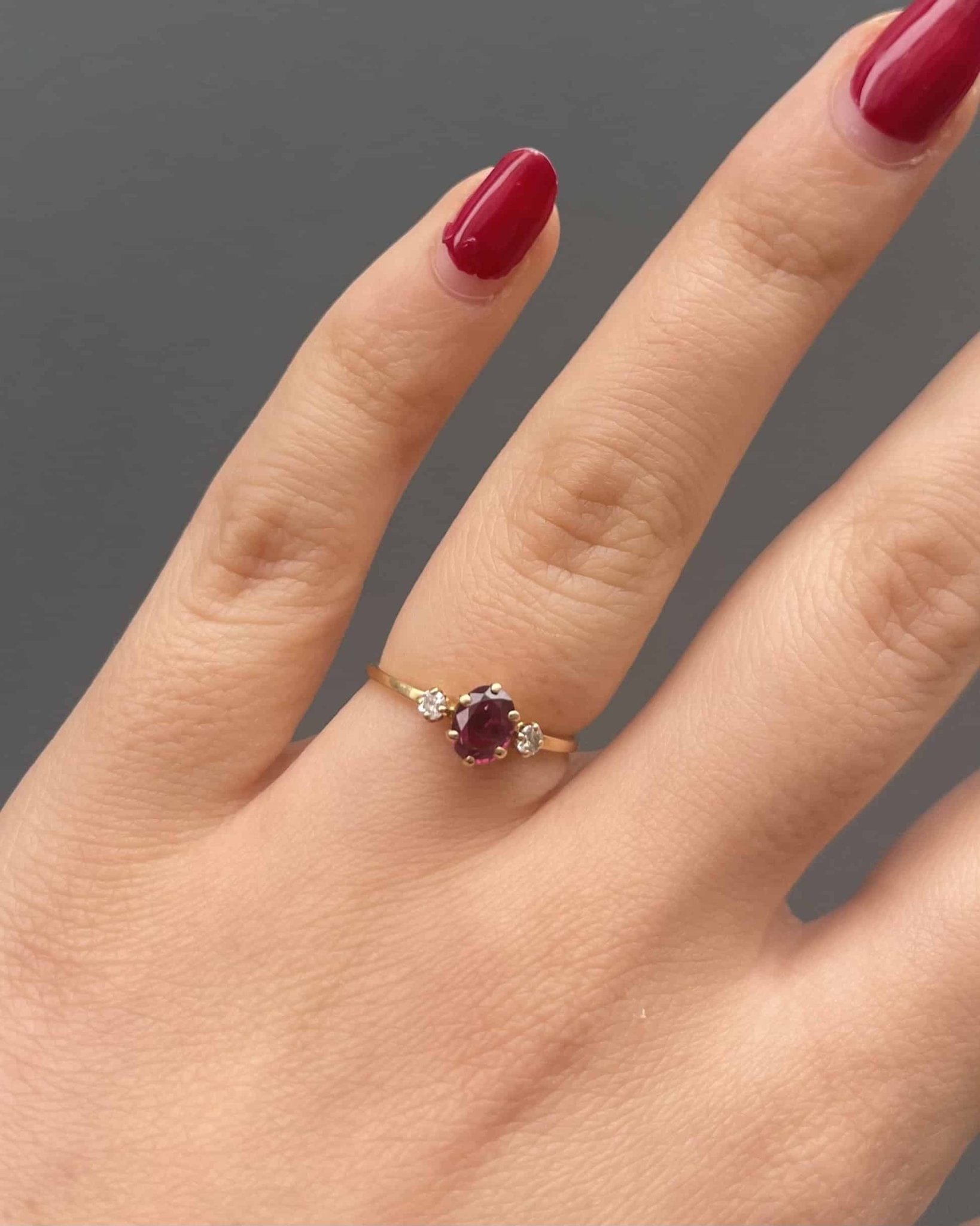 Bague Trilogie Rubis 0.50 Carat & Diamants "Clara" - Elliade Paris