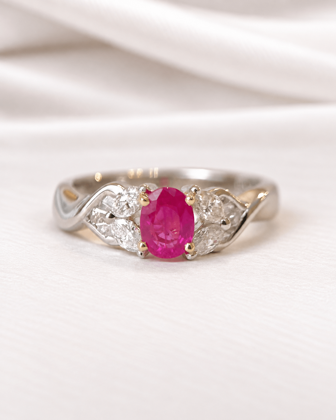 Bague Trilogie Rubis 0.55 carat & Diamants 0.37 carat "Pascaline" - Elliade Paris