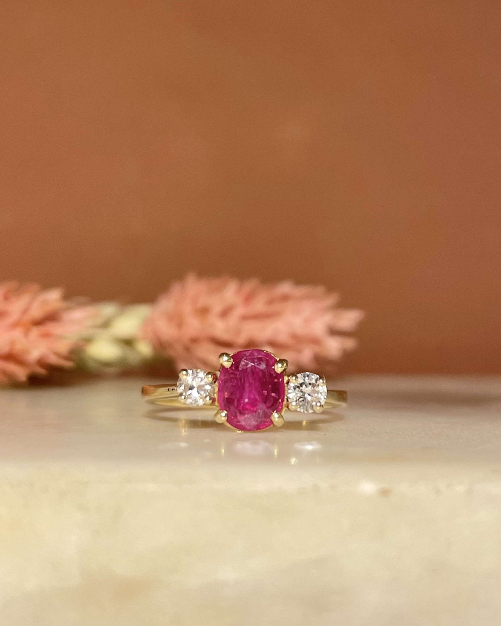 Bague Trilogie Rubis 0.55 Carat & Diamants "Alana" - Elliade Paris