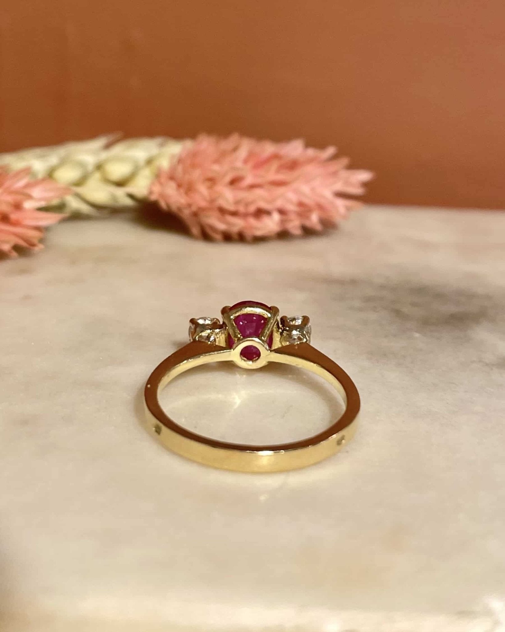 Bague Trilogie Rubis 0.55 Carat & Diamants "Alana" - Elliade Paris