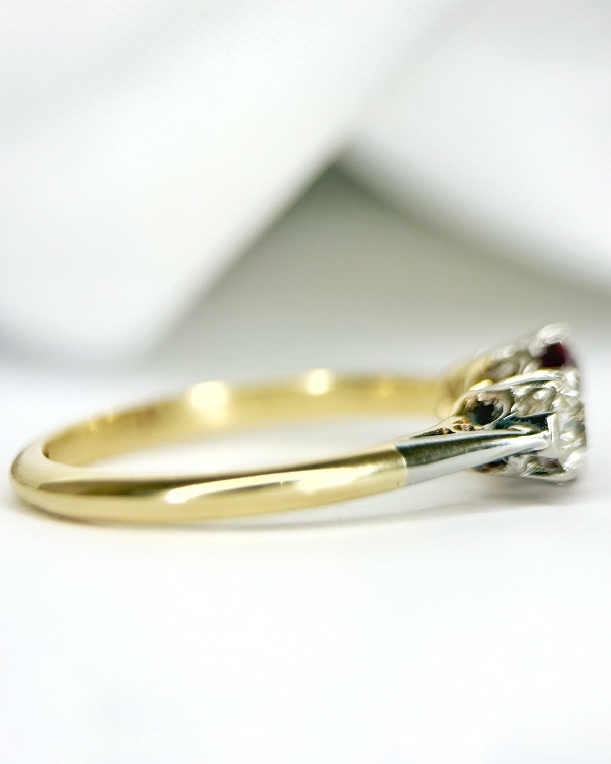 Bague Trilogie Rubis 0.60 carat & Diamants 0.40 carat "Adeline" - Elliade Paris