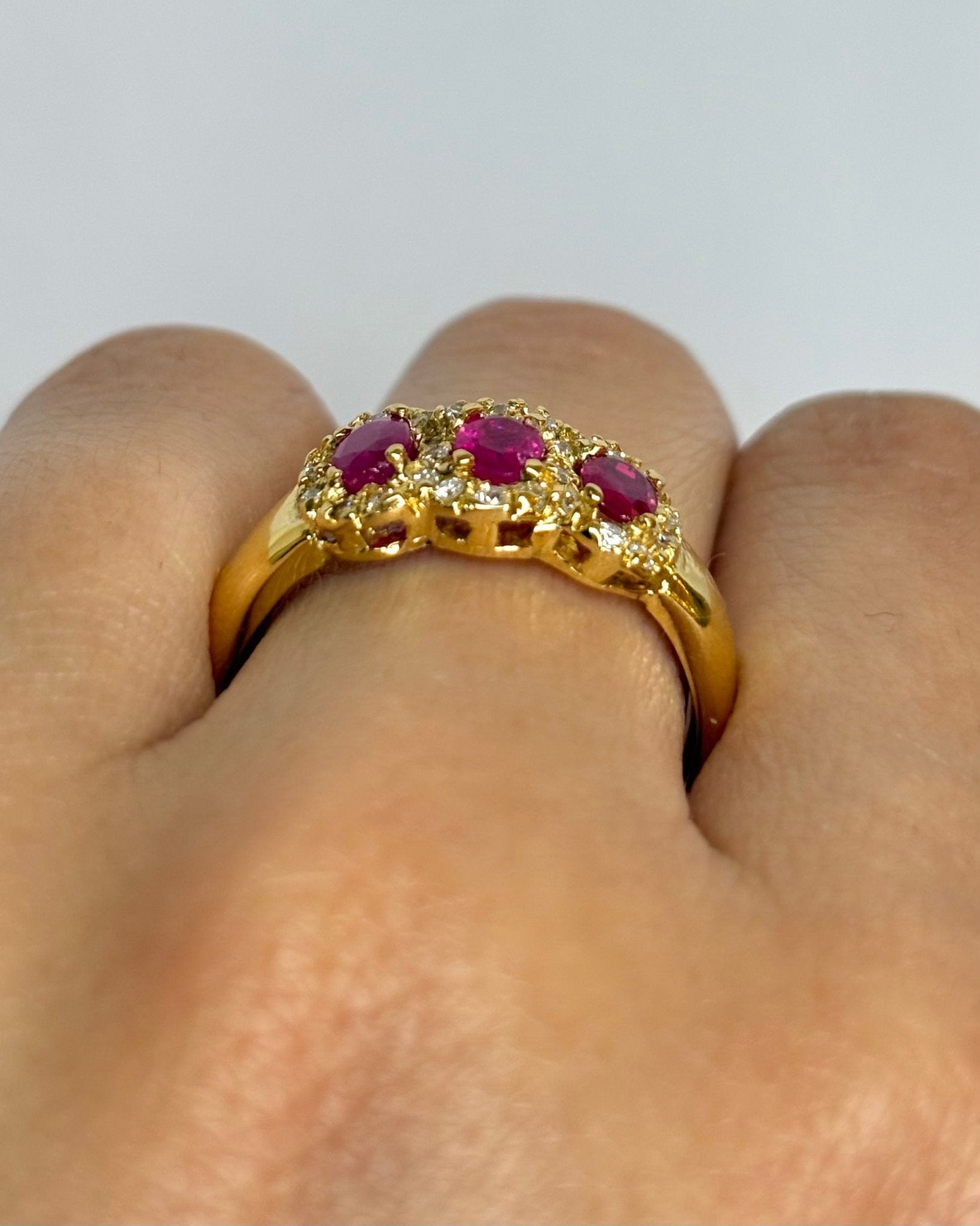 Bague Trilogie Rubis 0.90 carat & Diamants "Iris" - Elliade Paris