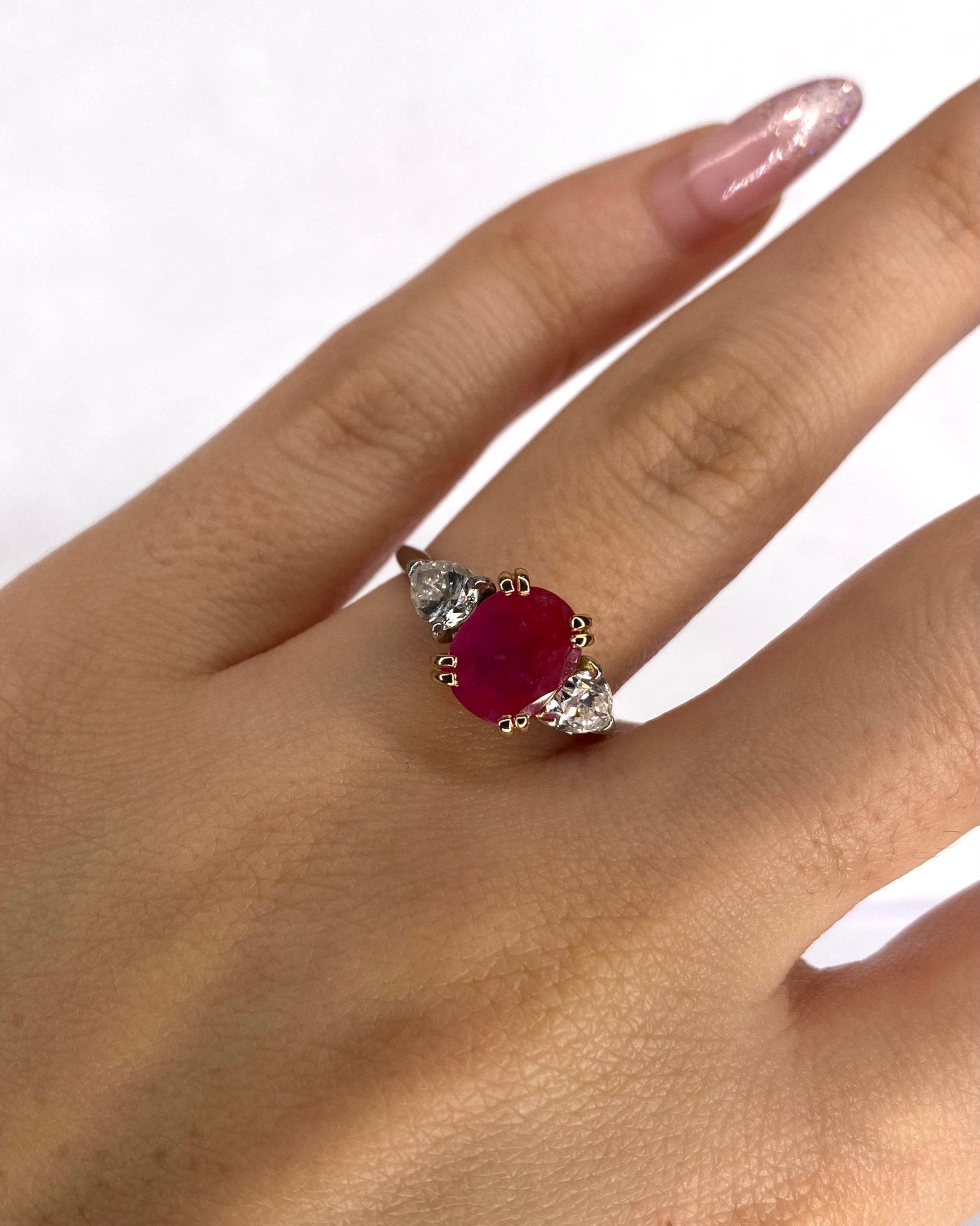 Bague Trilogie Rubis 2.37 carats & Diamants 0.88 carat "Jeannette" - Elliade Paris