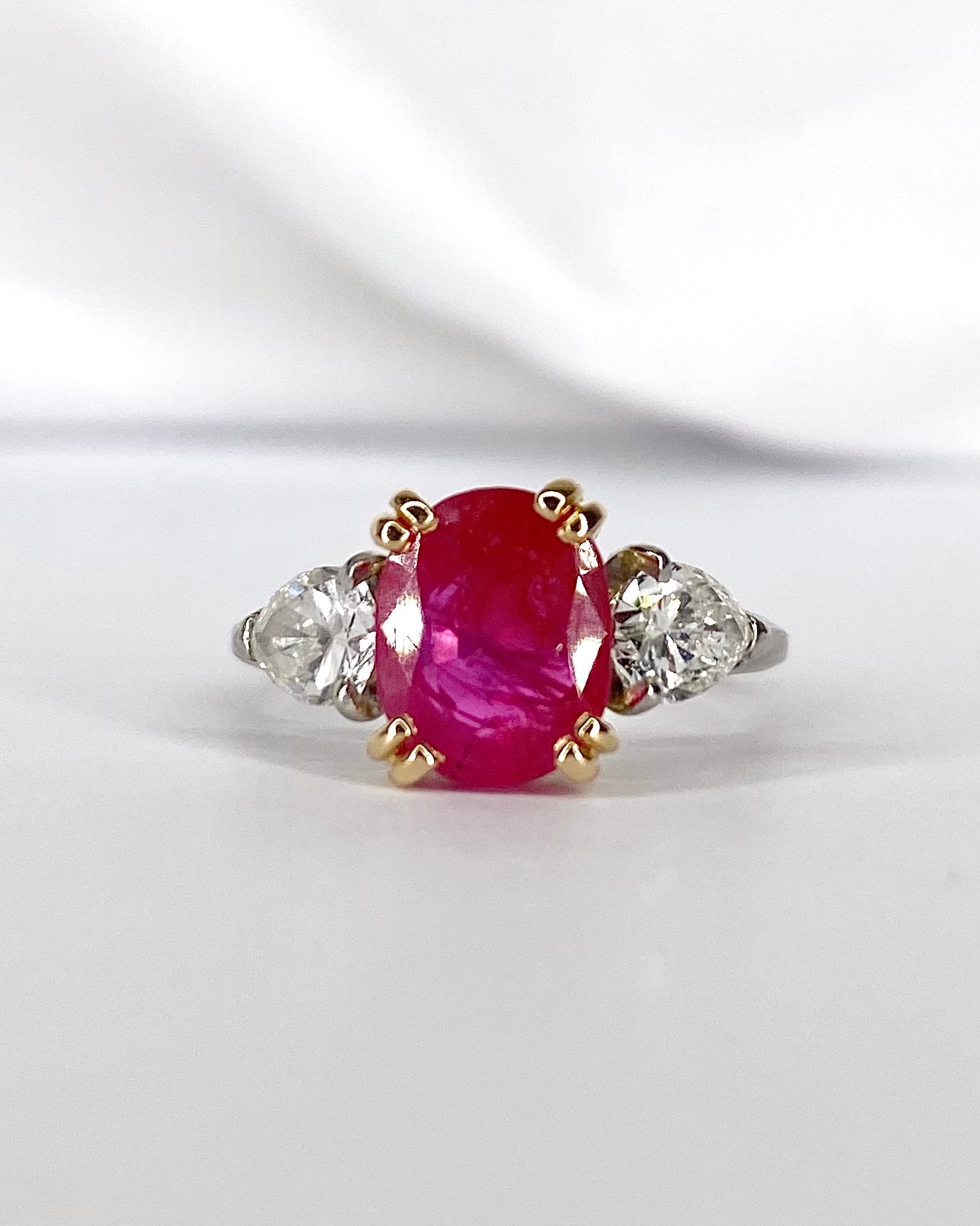Bague Or 18 Carats Jaune Avec Rubis & Diamants (0.20ct) - Poids 4.95g Taille 52