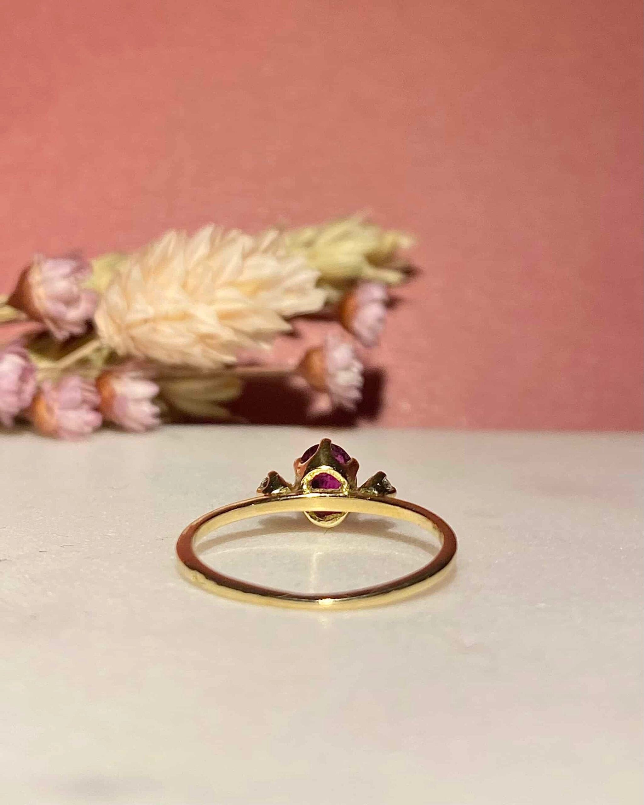 Bague Trilogie Rubis 0.50 Carat & Diamants "Clara" - Elliade Paris