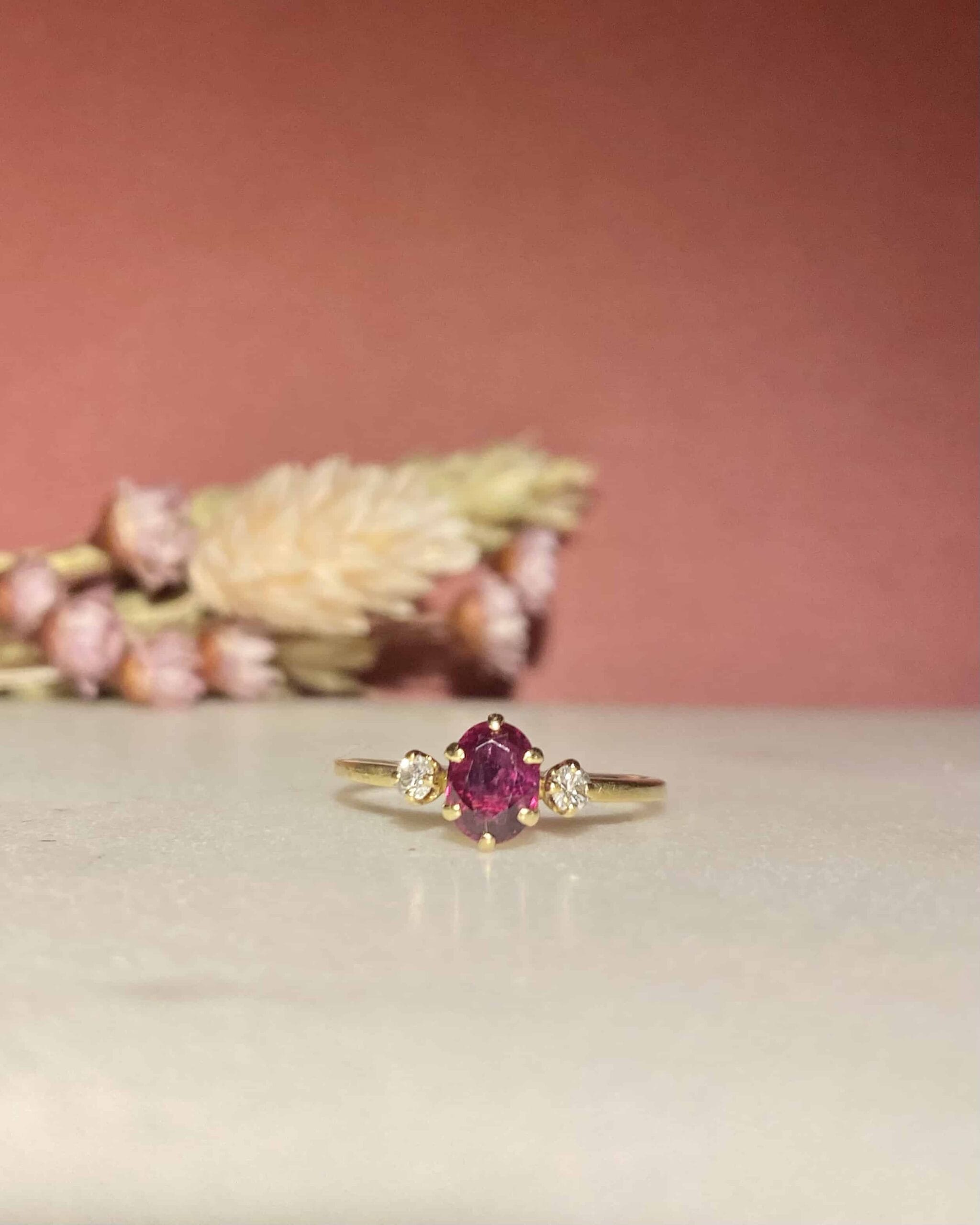 Bague Trilogie Rubis 0.50 Carat & Diamants "Clara" - Elliade Paris