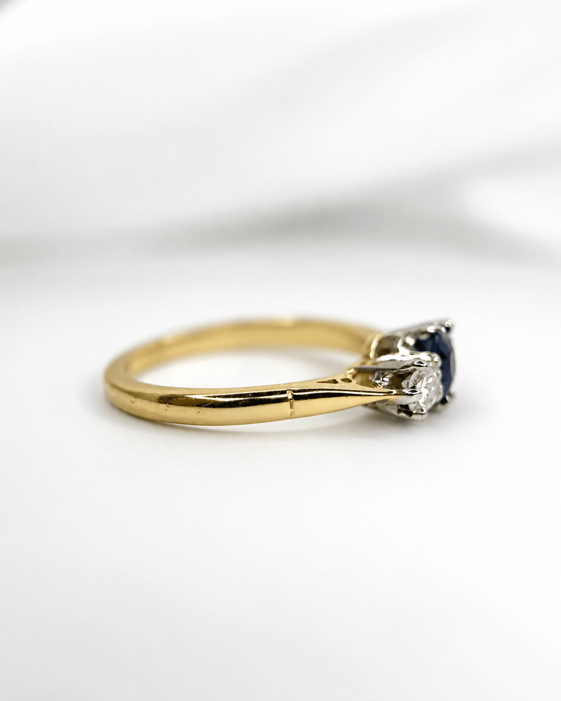 Bague Trilogie Saphir 0.61 carat & Diamants "Lydia" - Elliade Paris