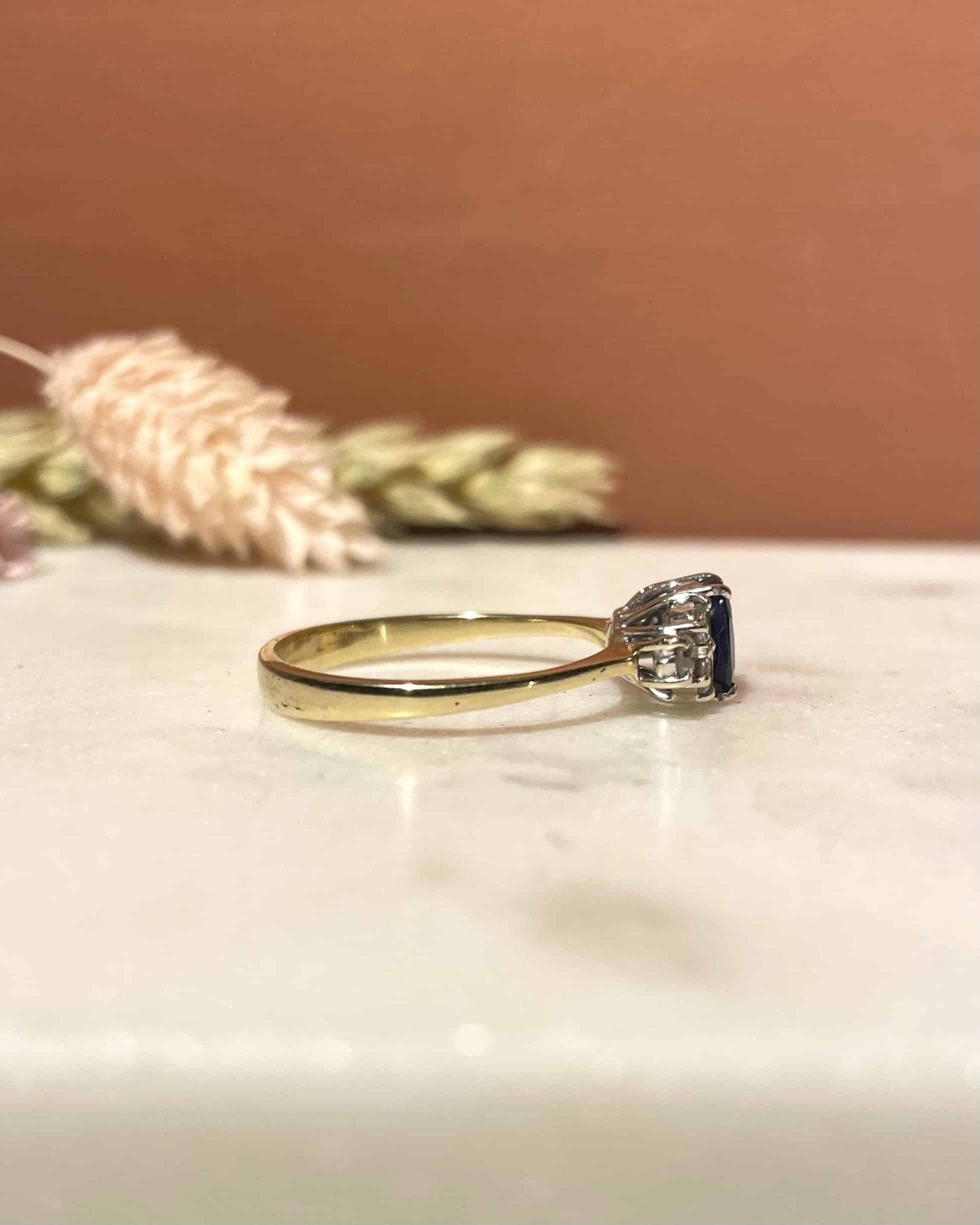 Bague Trilogie Saphir 0.70 carat & Diamants "Tina" - Elliade Paris