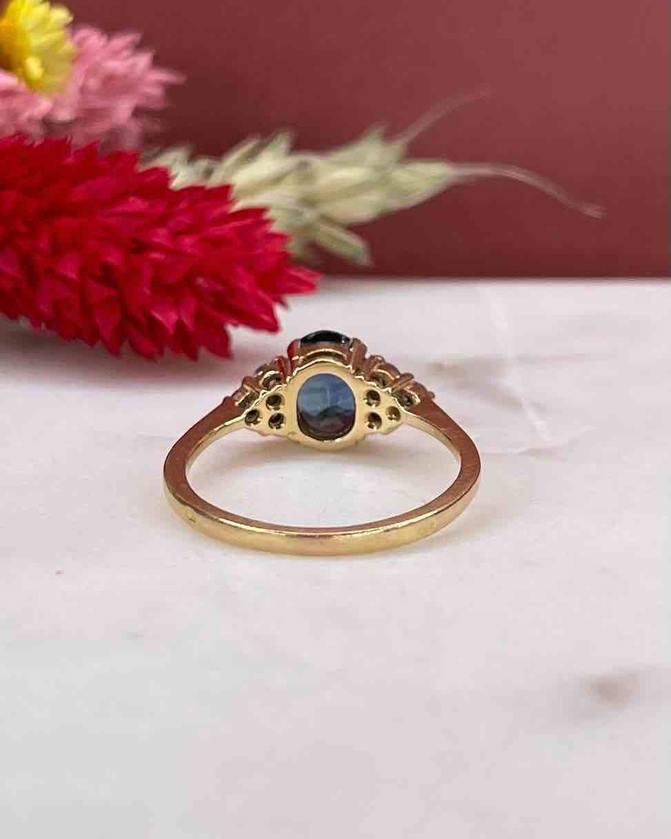 Bague Trilogie Saphir 1.15 Carat & Diamants "Sylviana" - Elliade Paris