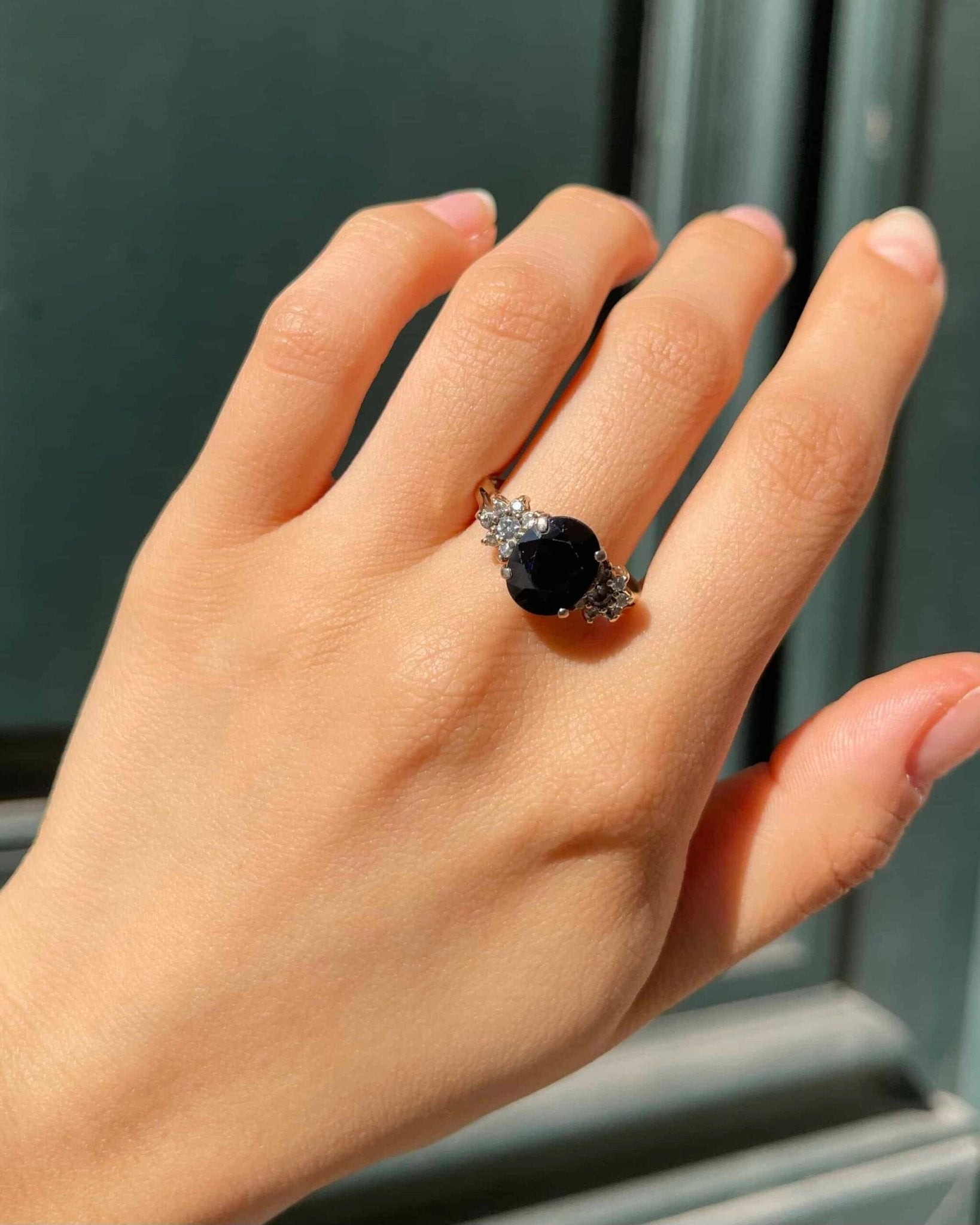Bague Trilogie Saphir 3.30 Carats & 14 Diamants "Léyana" - Elliade Paris