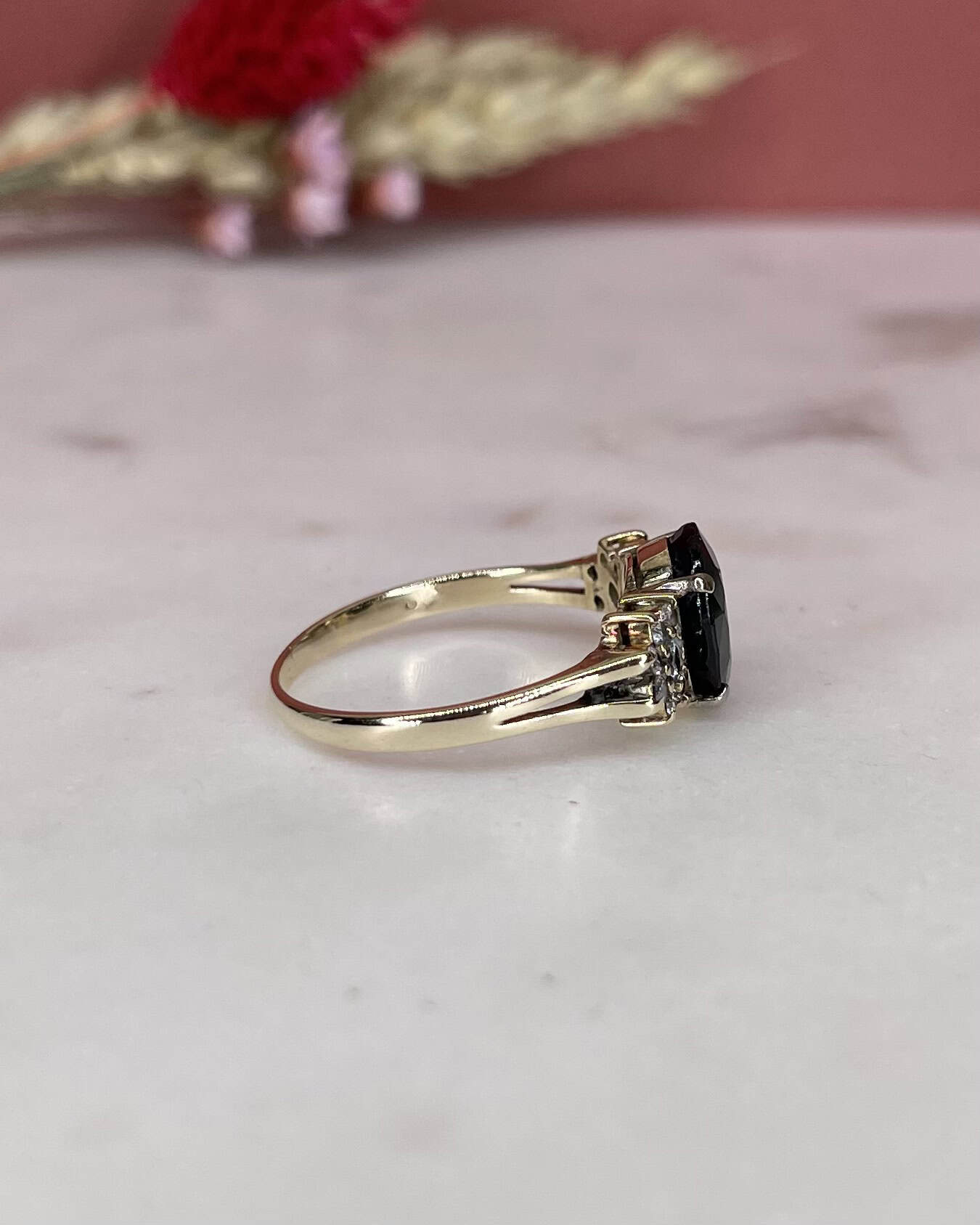 Bague Trilogie Saphir 3.30 Carats & 14 Diamants "Léyana" - Elliade Paris