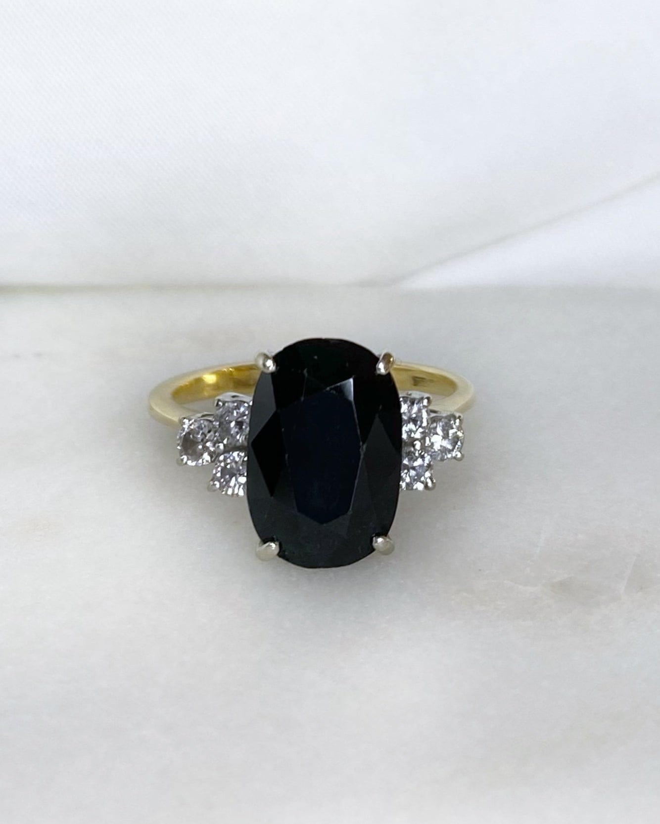 Bague Trilogie Saphir 5.10 carats & Diamants "Calypso" - Elliade Paris