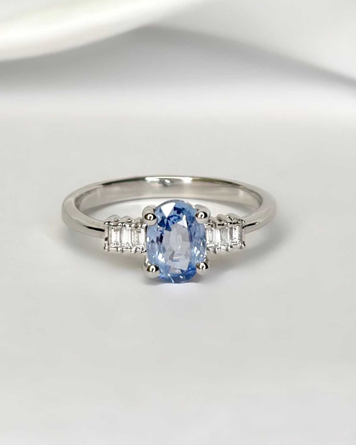 Bague Trilogie Saphir Cornflower 0.86 carat & Diamants "Prisca" - Elliade Paris