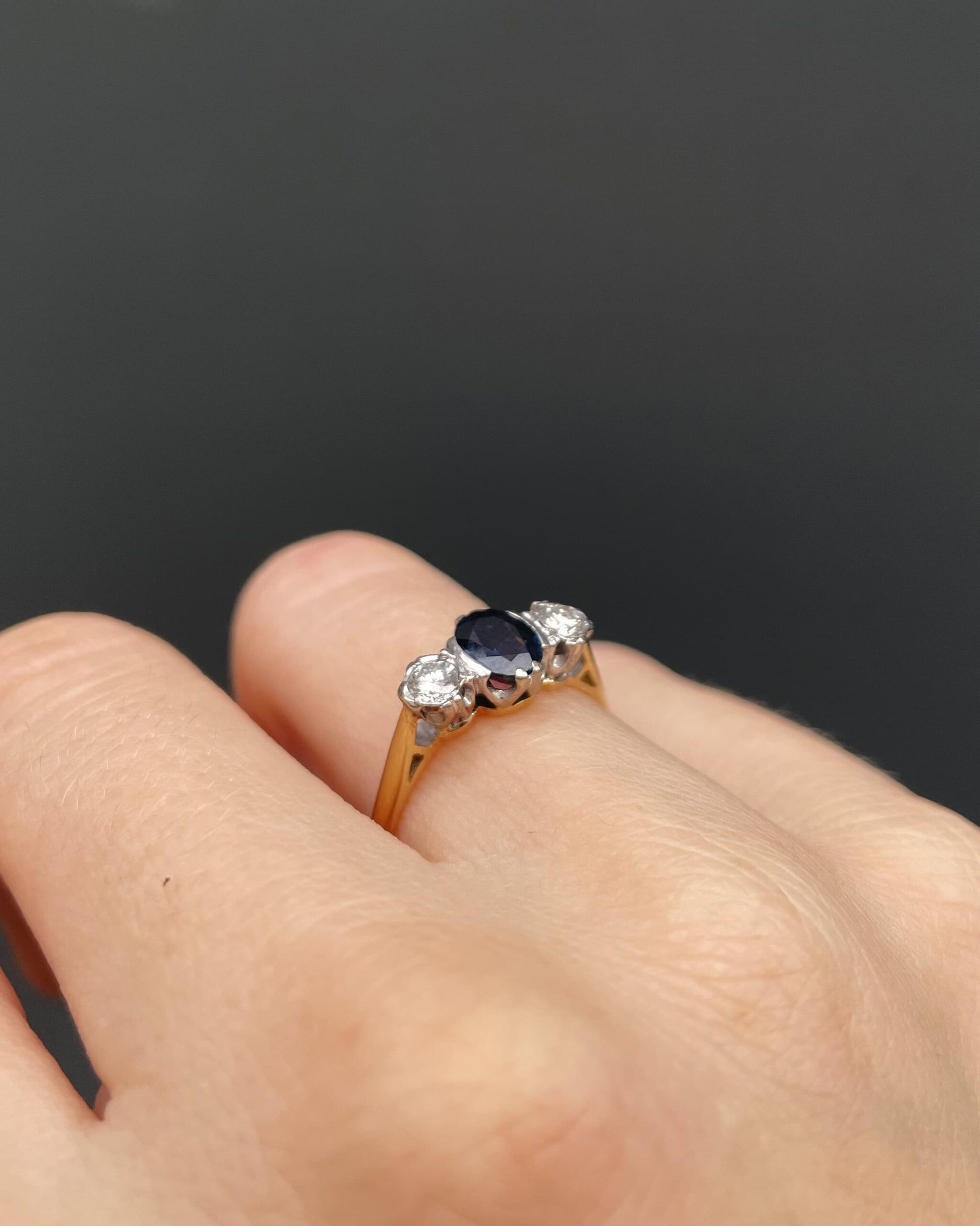 Bague Trilogie Saphir 1.10 carat & Diamants "Oriana"
