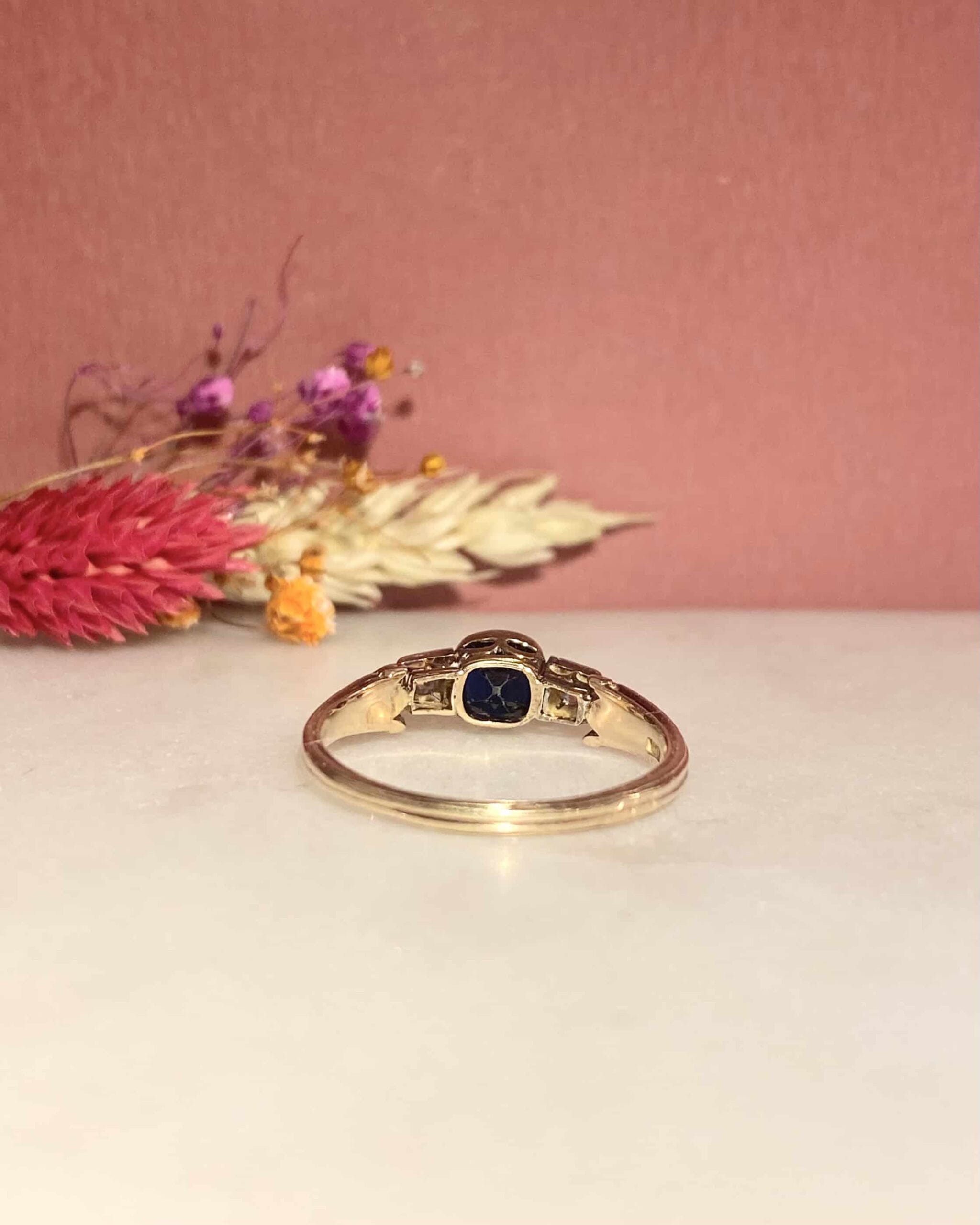 Bague Trilogie Art-Déco Saphir 0.90 carat & Diamants "Marie"