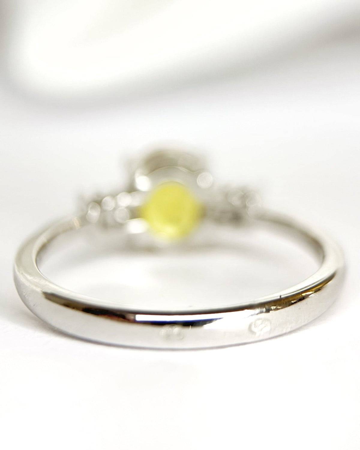 Bague Trilogie Saphir Jaune 0.83 carat & Diamants "Helene" - Elliade Paris