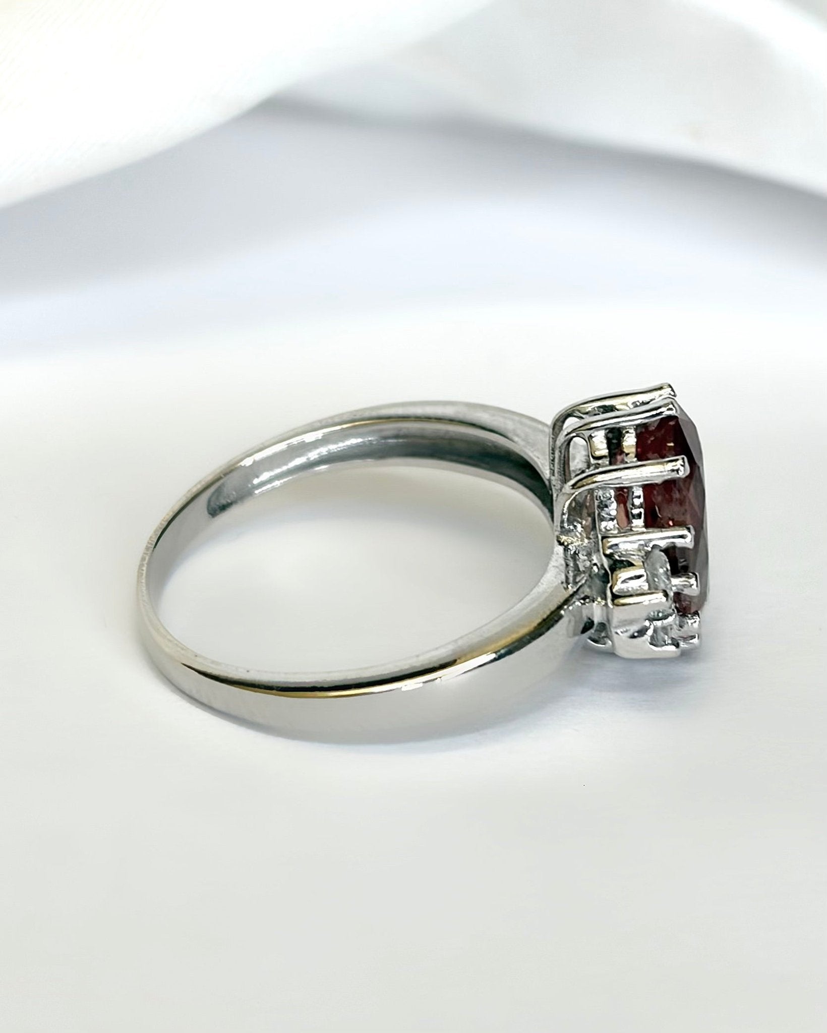 Bague Trilogie Saphir Orange 3.45 carats & Diamants 4.08g "Melissa" - Elliade Paris
