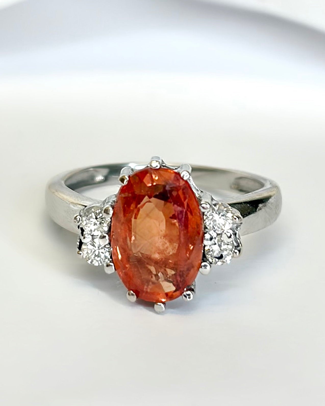 Bague Trilogie Saphir Orange 3.45 carats & Diamants 4.08g "Melissa" - Elliade Paris