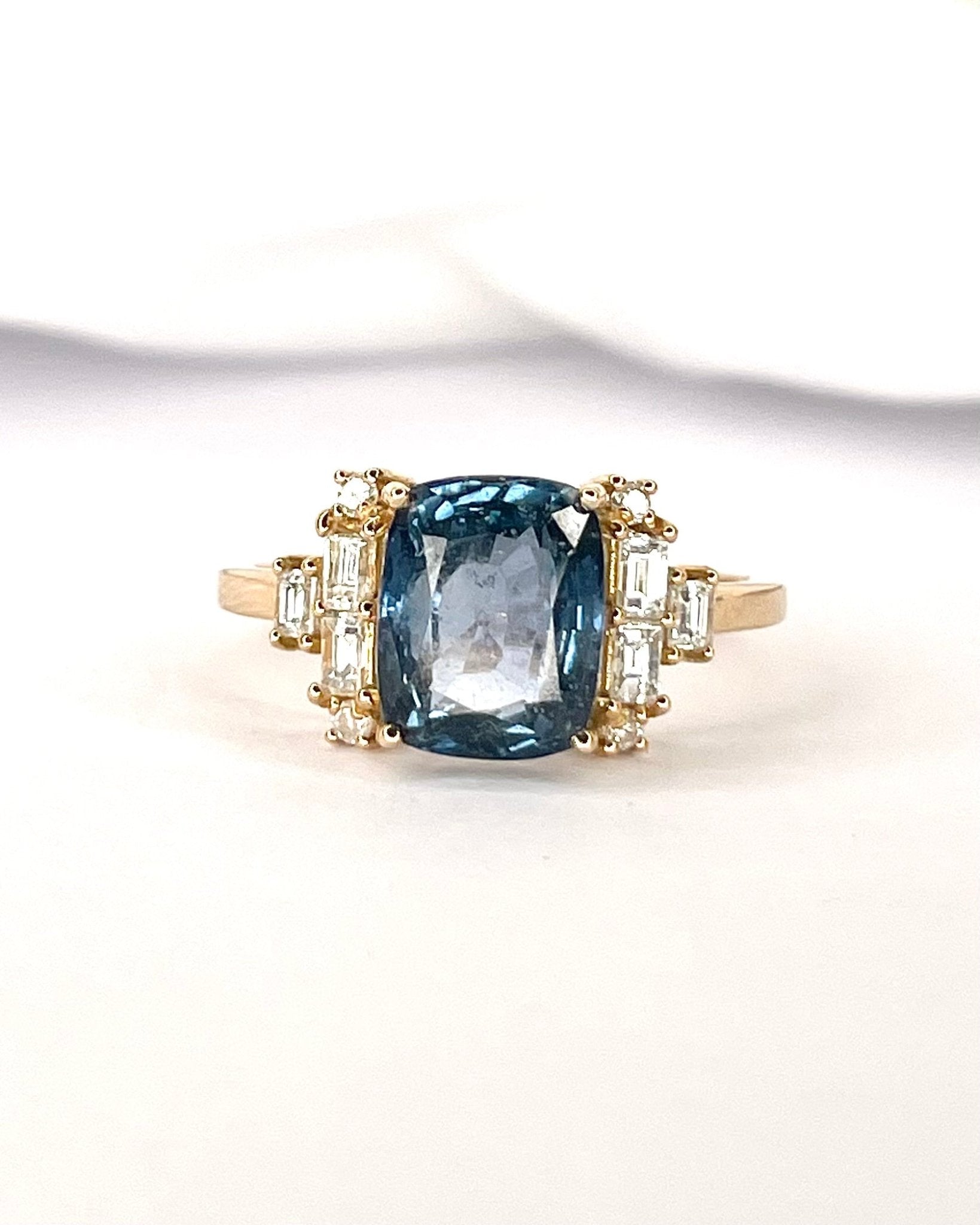 Bague Trilogie Saphir Peacock 3.49 carats & Diamants 0.40 carat "Océane" - Elliade Paris