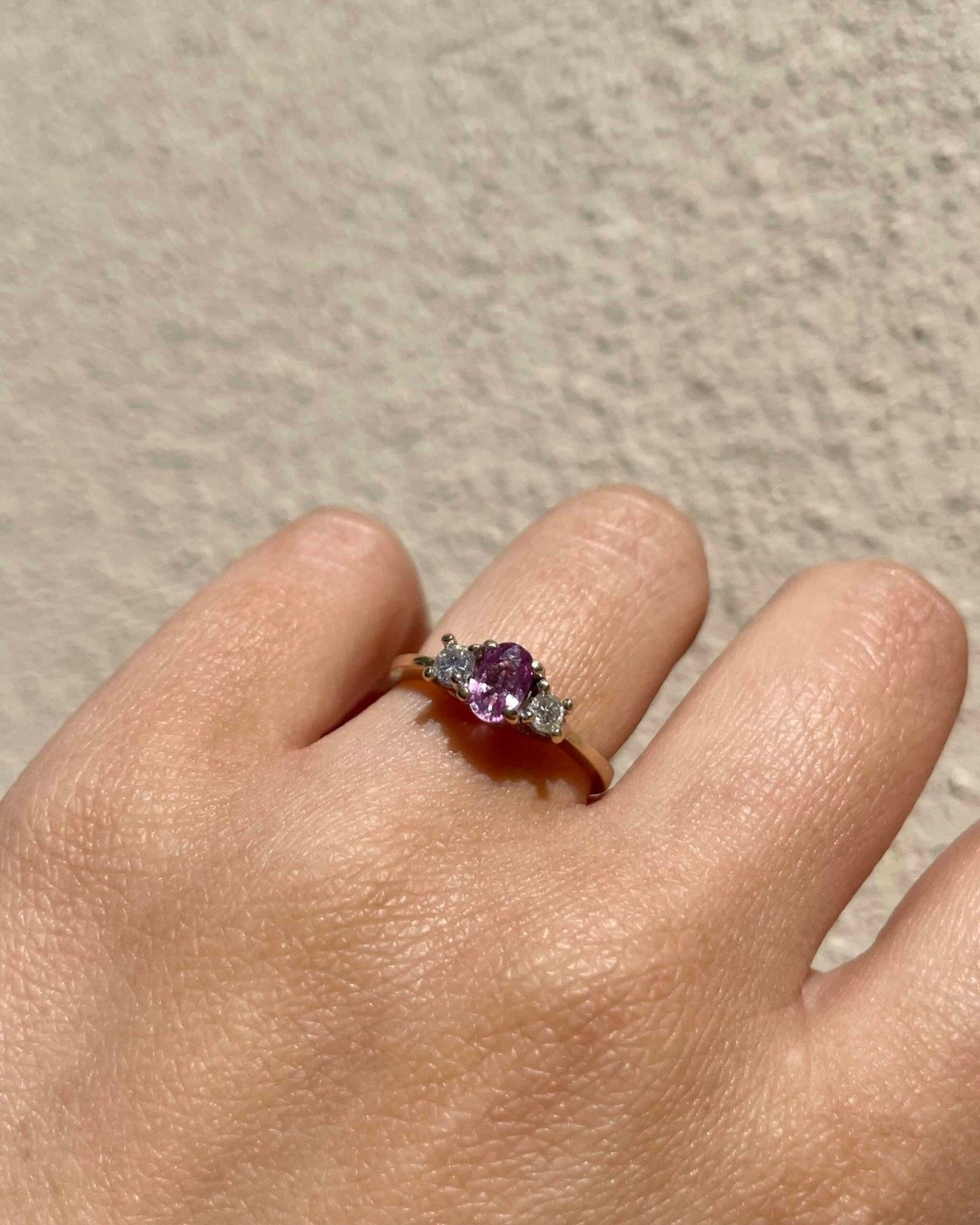 Bague Trilogie Saphir Rose 0.44 carat & Diamants "Ambre" - Elliade Paris