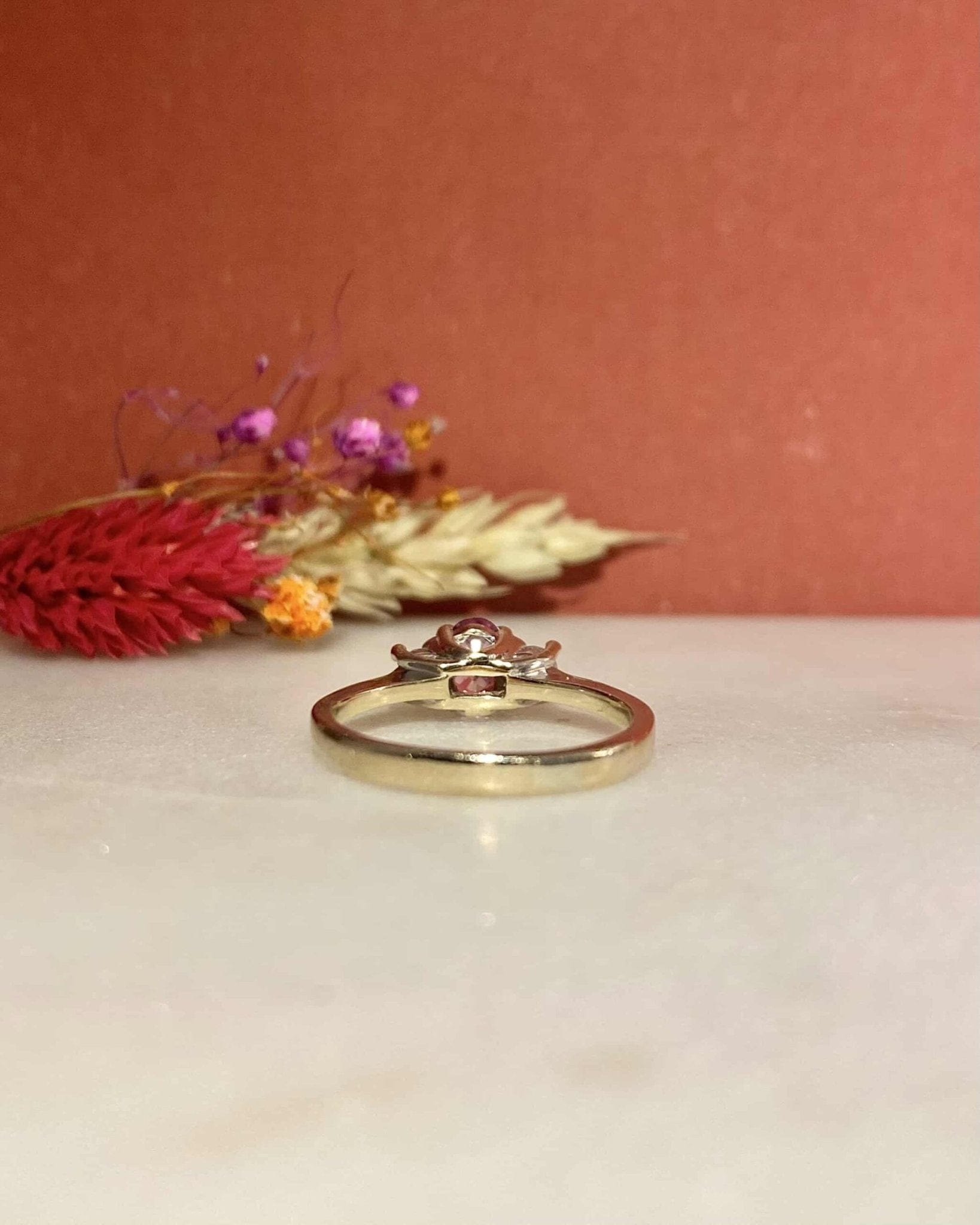 Bague Trilogie Saphir Rose 0.44 carat & Diamants "Ambre" - Elliade Paris