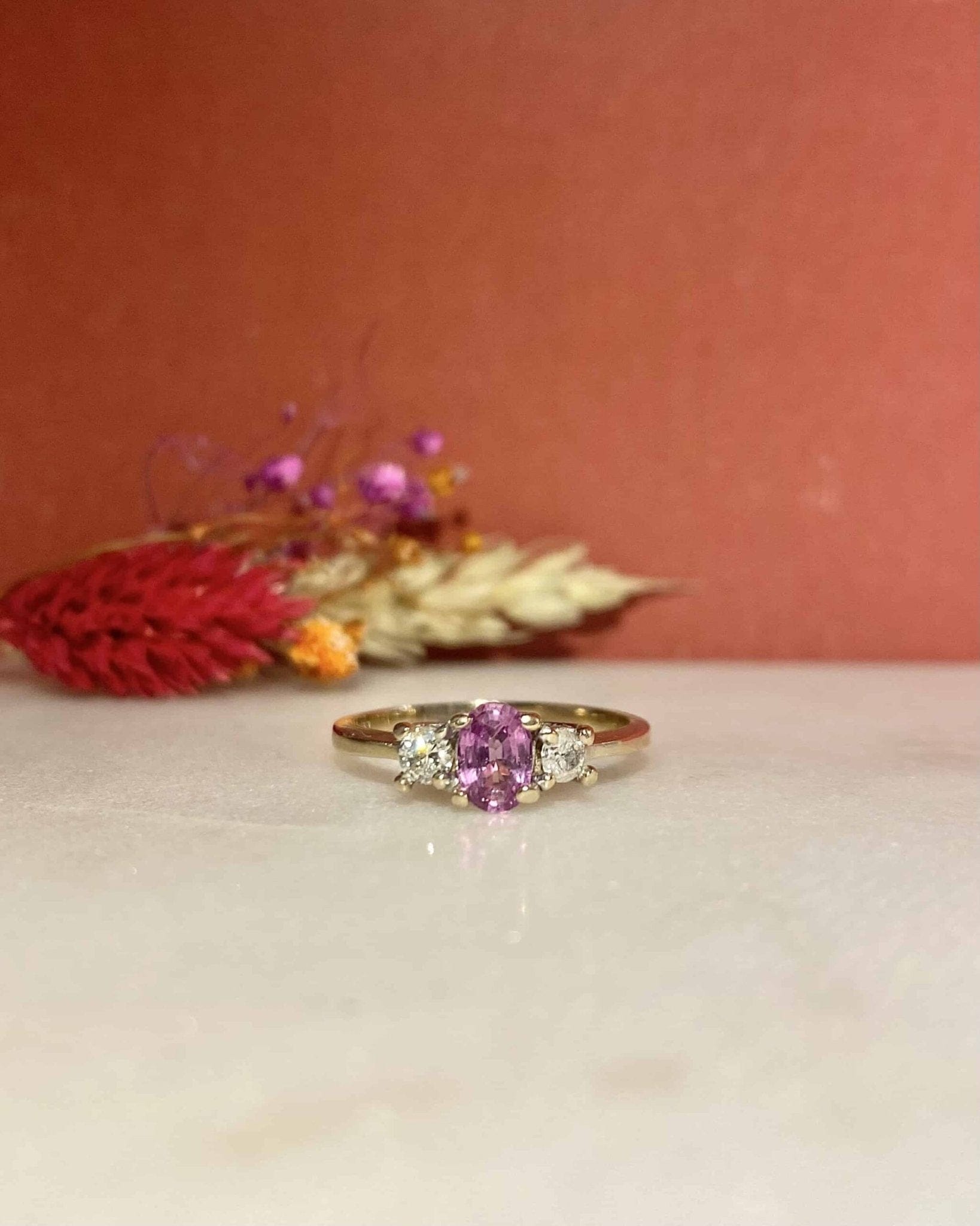 Bague Trilogie Saphir Rose 0.44 carat & Diamants "Ambre" - Elliade Paris
