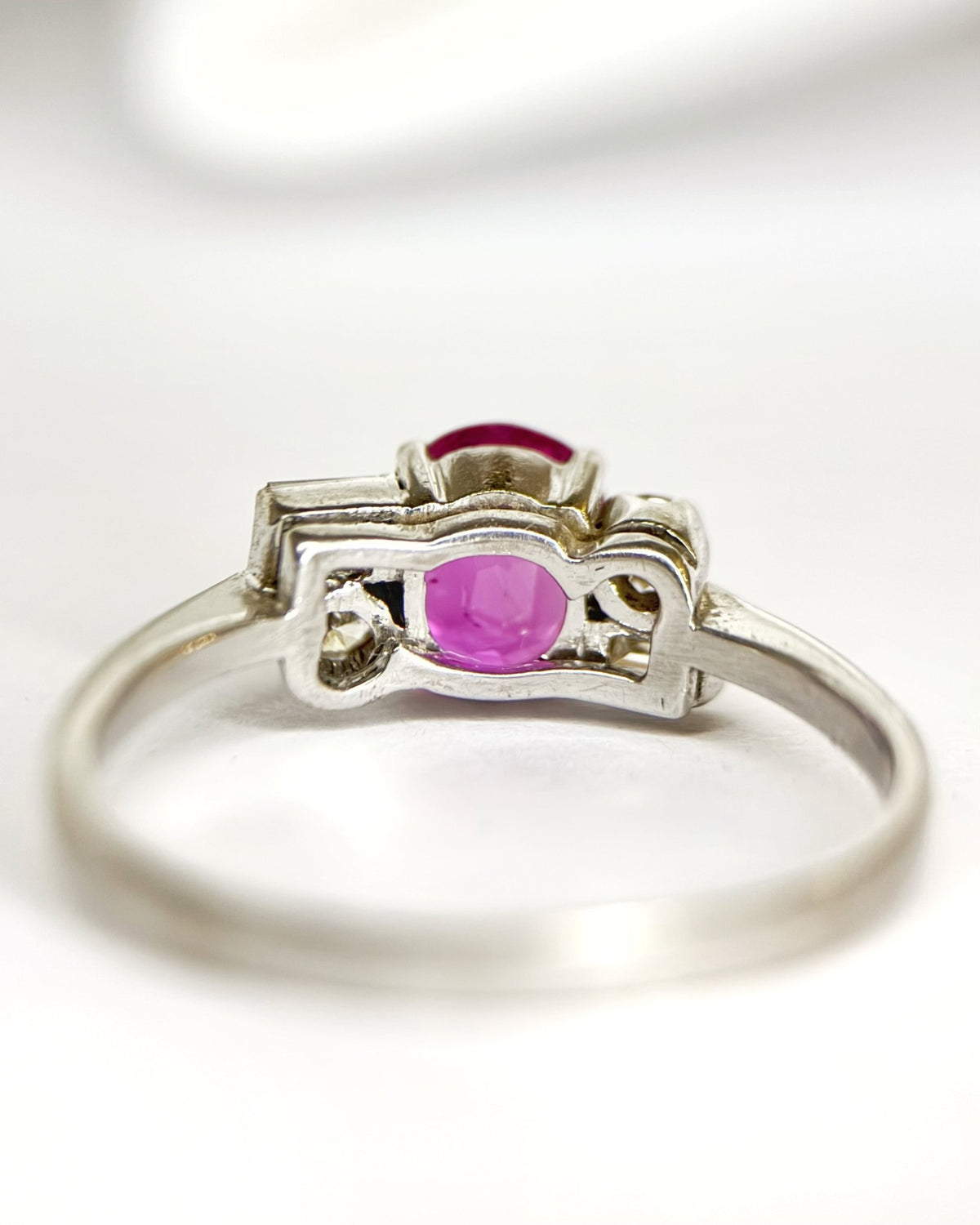 Bague Trilogie Saphir Rose 0.80 carat & Diamants "Esmé" - Elliade Paris