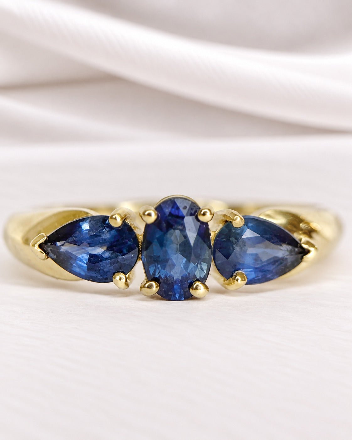 Bague Trilogie Saphirs 2.15 carats "Floriane" - Elliade Paris