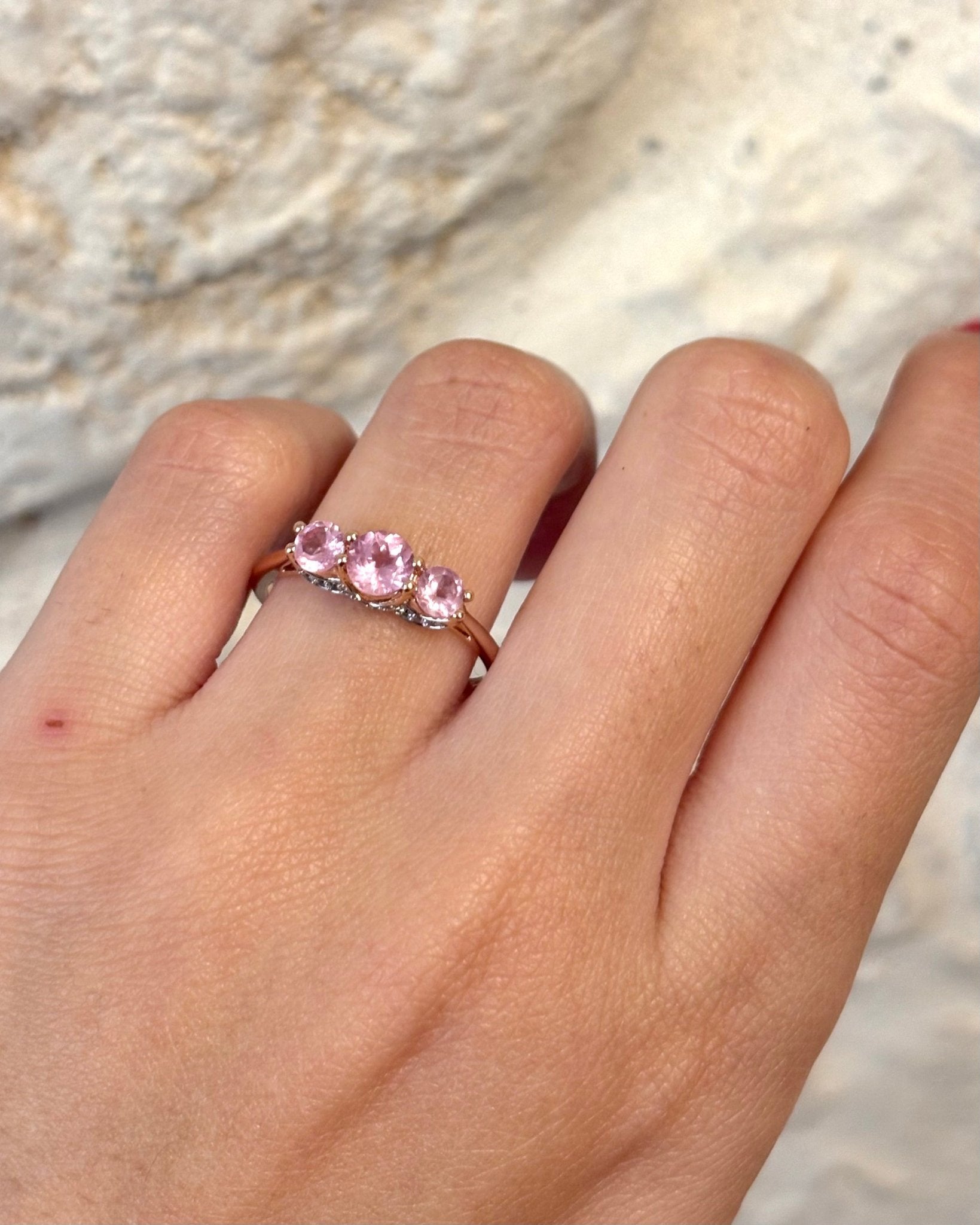 Bague Trilogie Spinelles Rose 0.65 carat & 20 Diamants "Salomé" - Elliade Paris