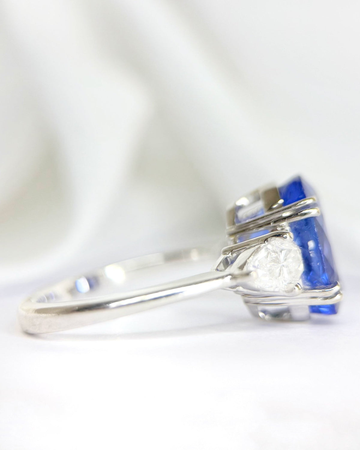 Bague Trilogie Tanzanite 6.30 carats & Diamants 0.90 carat 6.29g "Stella" - Elliade Paris