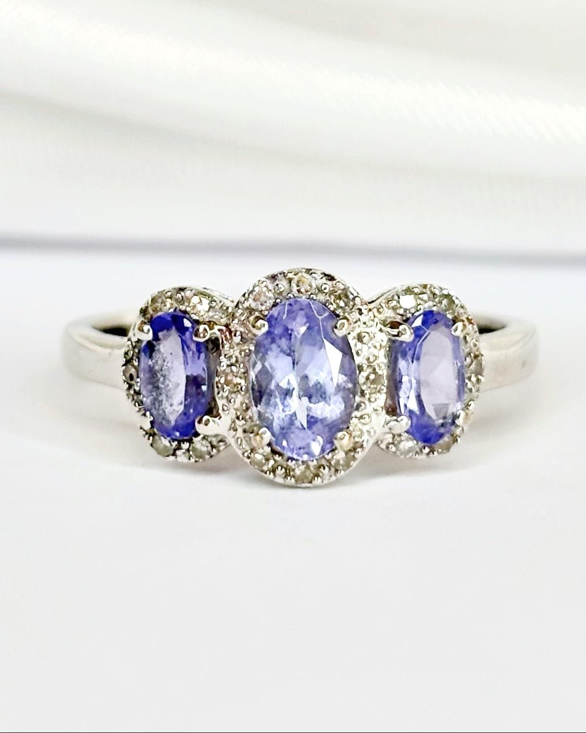 Bague Trilogie Tanzanites 0.80 carat & Diamants "Olinka" - Elliade Paris