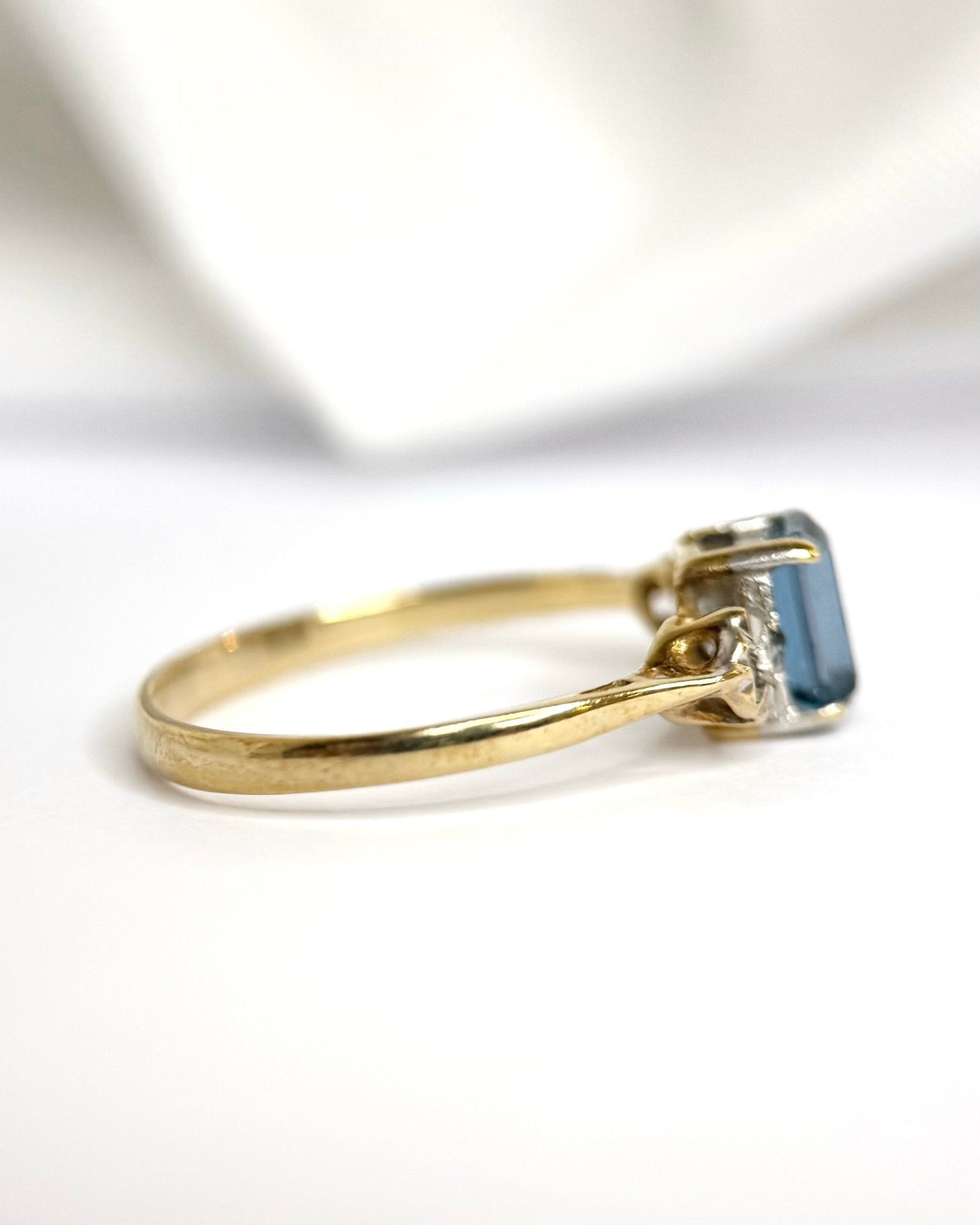 Bague Trilogie Topaze 0.75 carat & Diamants "Aryna" - Elliade Paris