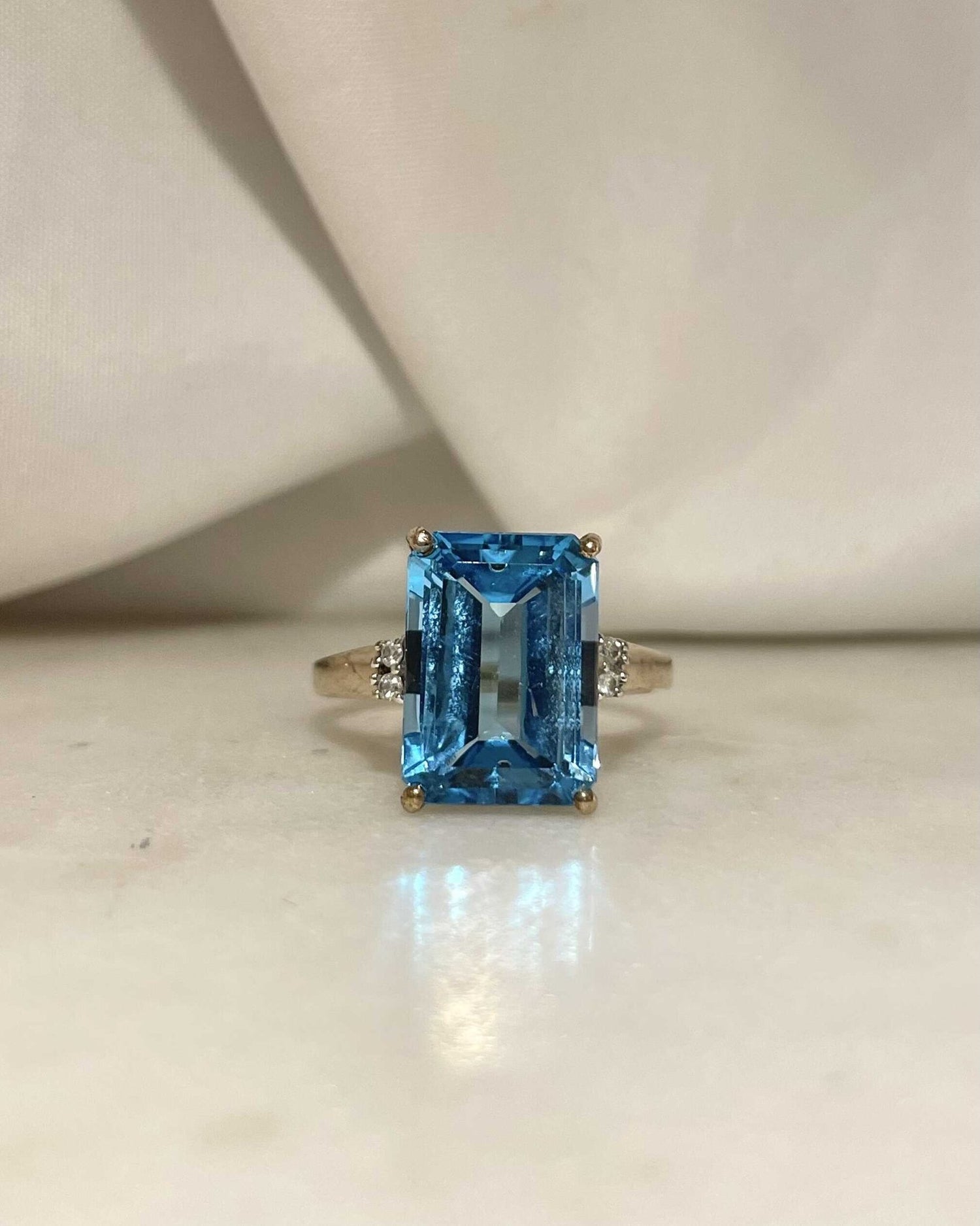 Bague Trilogie Topaze 8.30 carats & 4 Diamants "Greta" - Elliade Paris