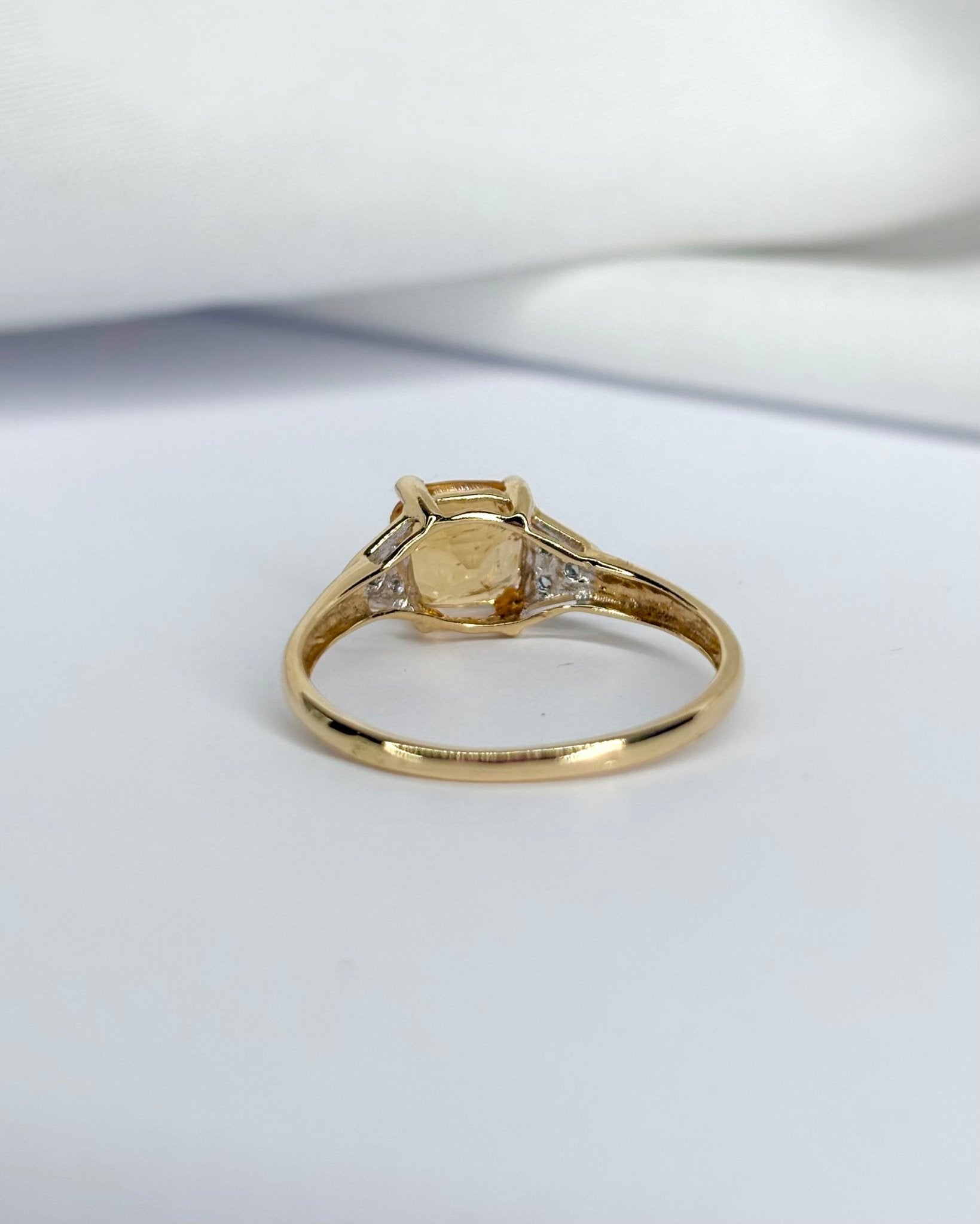 Bague Trilogie Topaze Jaune 1.65 carat & 6 Diamants "Flavie" - Elliade Paris