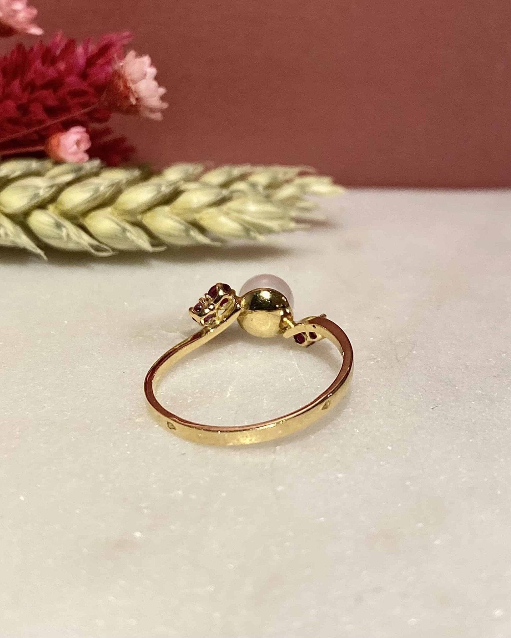 Bague Trilogie Tourbillon Perle et Rubis "Christina" - Elliade Paris