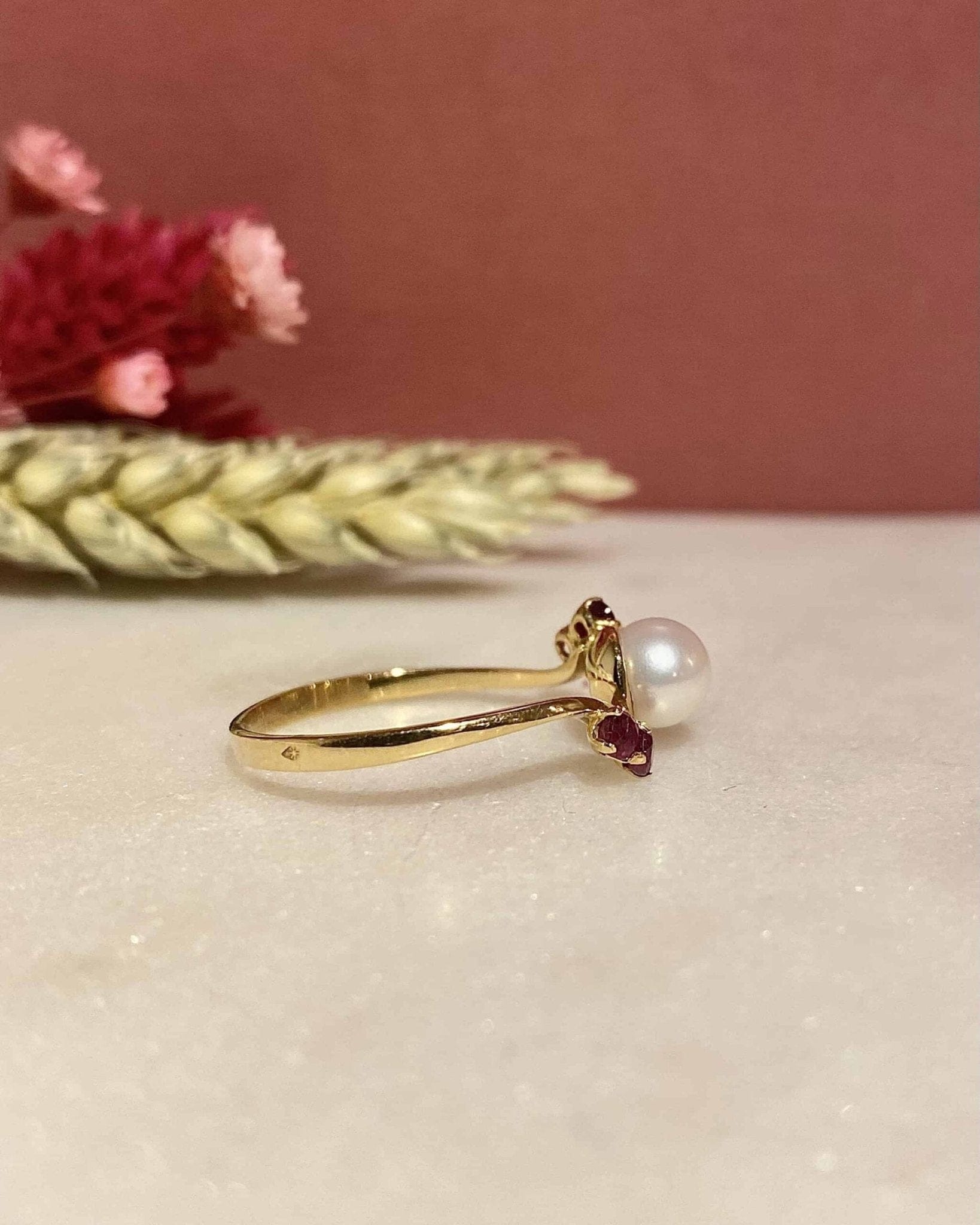 Bague Trilogie Tourbillon Perle et Rubis "Christina" - Elliade Paris