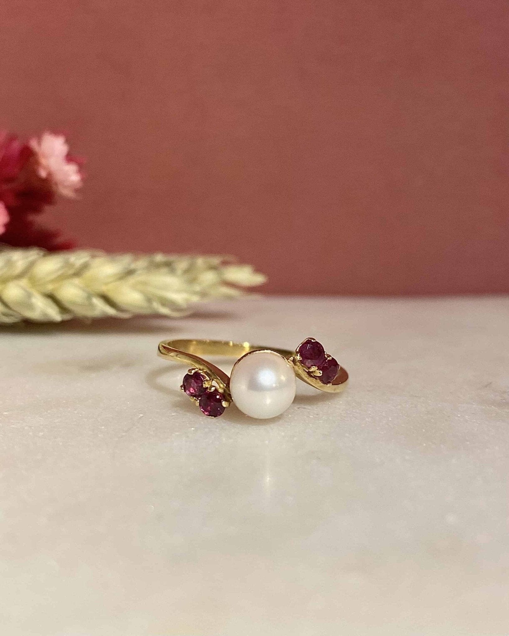 Bague Trilogie Tourbillon Perle et Rubis "Christina" - Elliade Paris